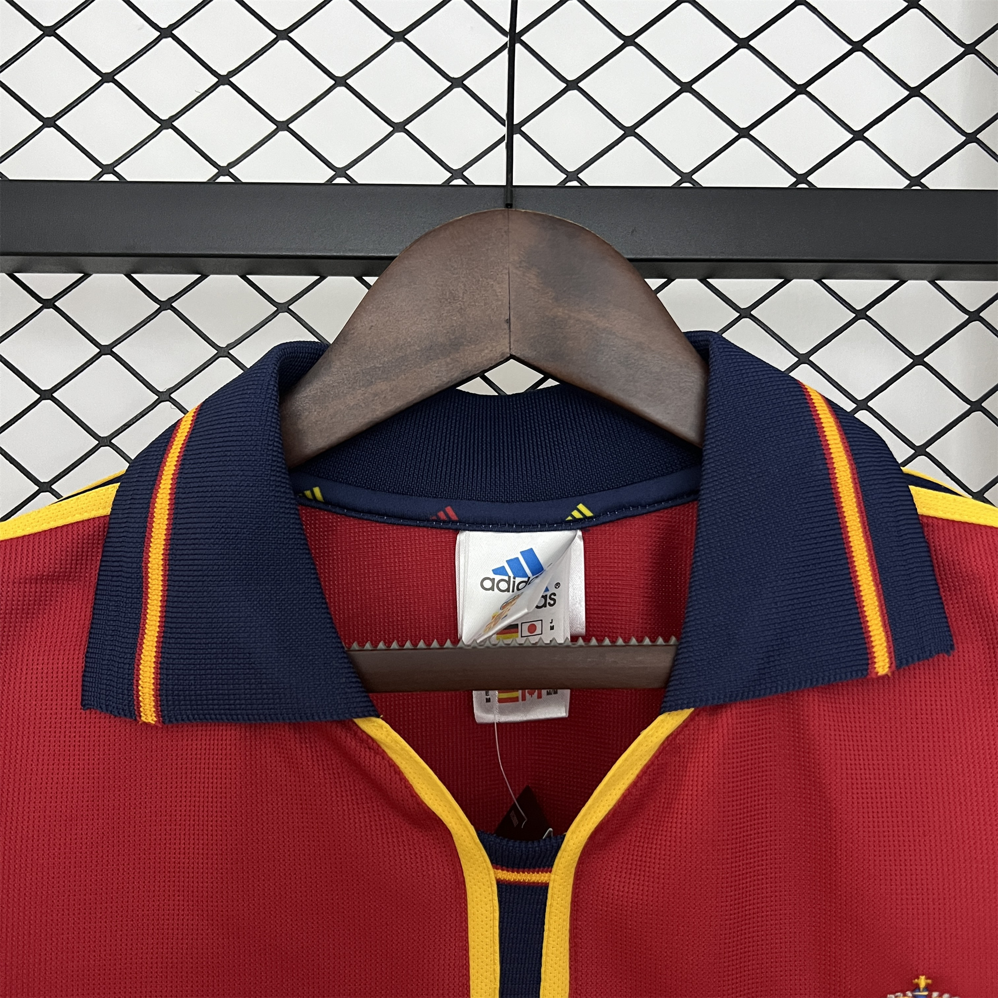 SIUjerseys-Retro Spain 2000 Home Jersey
