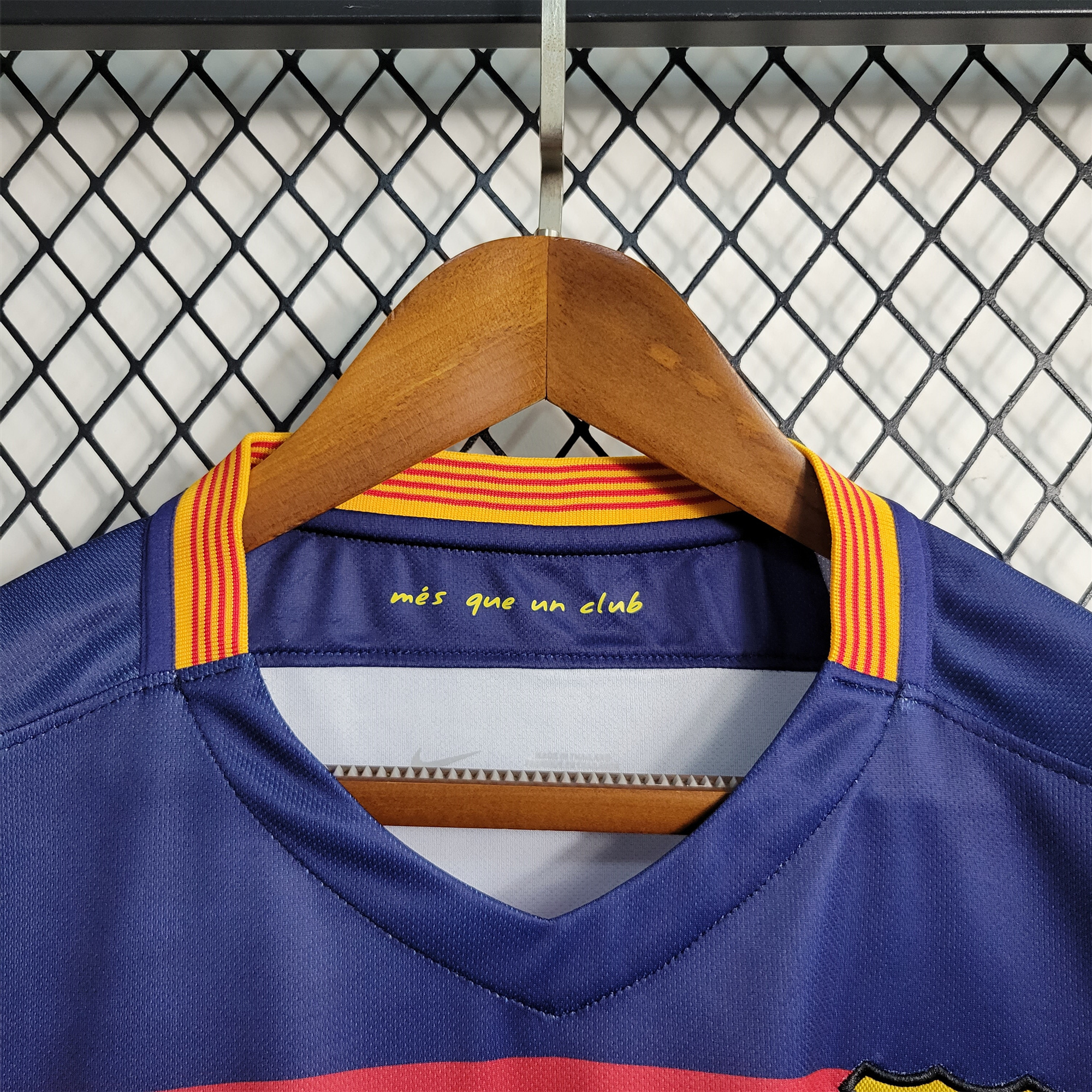 SIUjerseys-Retro Barcelona 15-16 Home Stadium Jersey