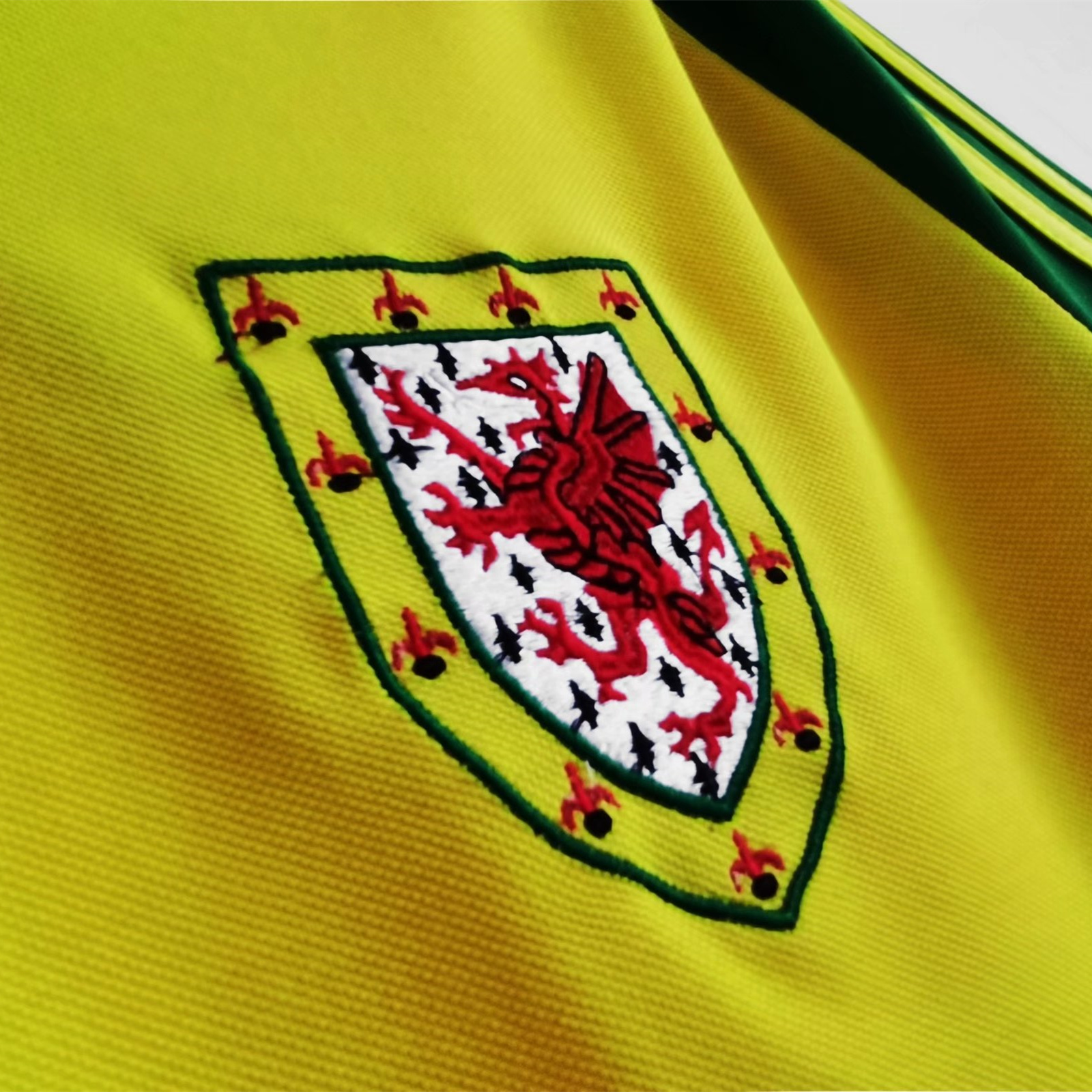 SIUjerseys-Retro Wales 1982 Away Stadium Jersey