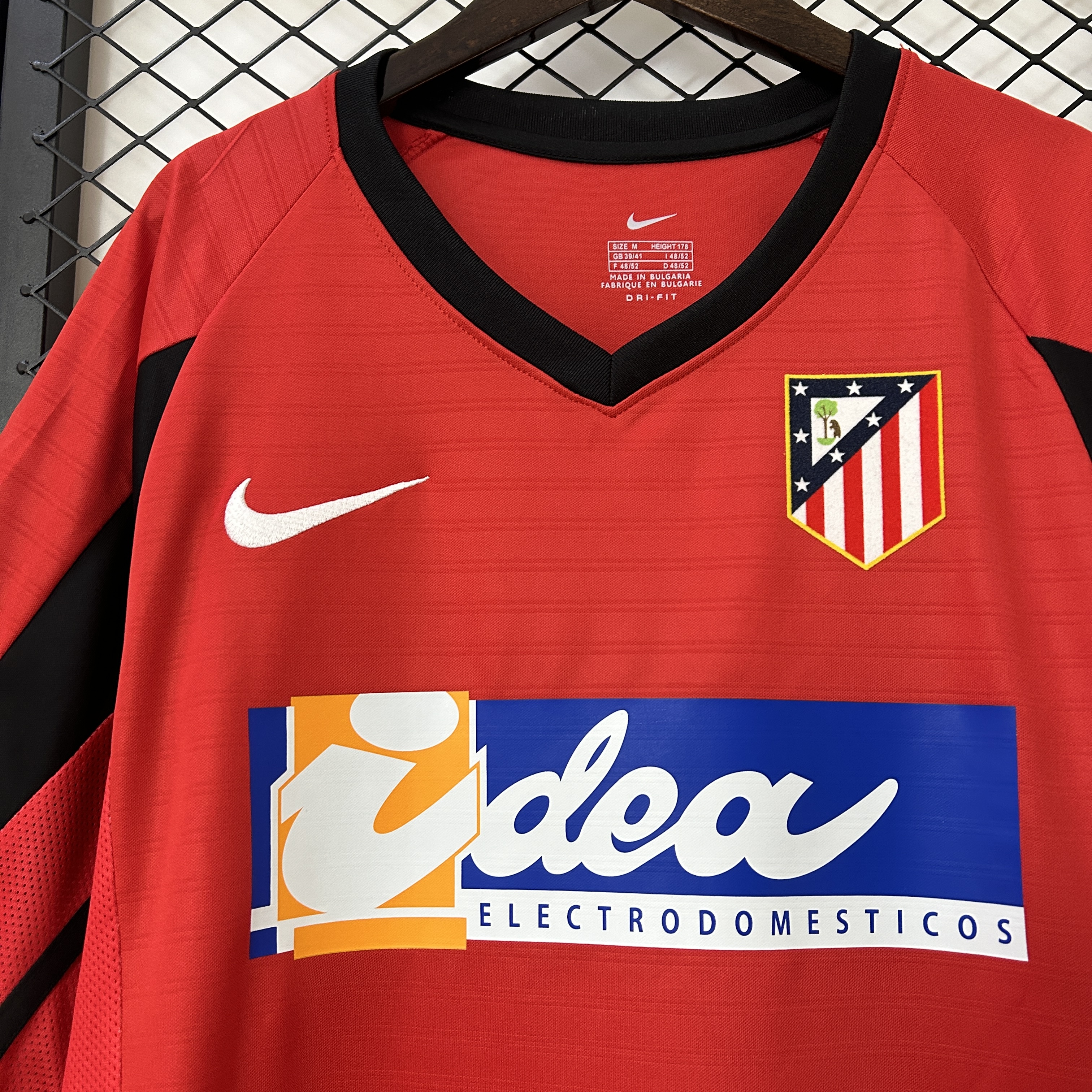 SIUjerseys-Retro Atletico Madrid 2001-02 Away Jersey