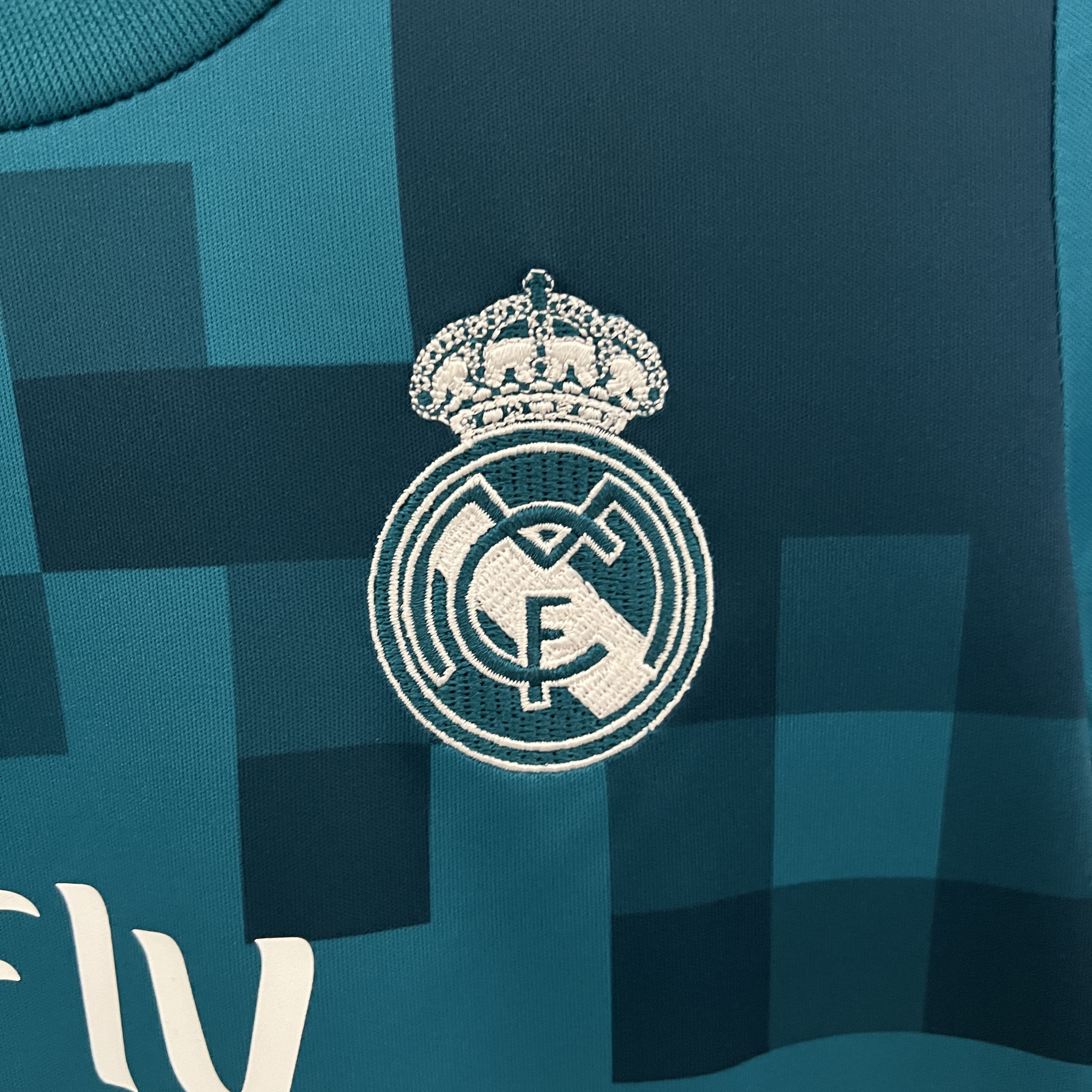 SIUjerseys-Retro Real Madrid 17-18 Third Kids Kit