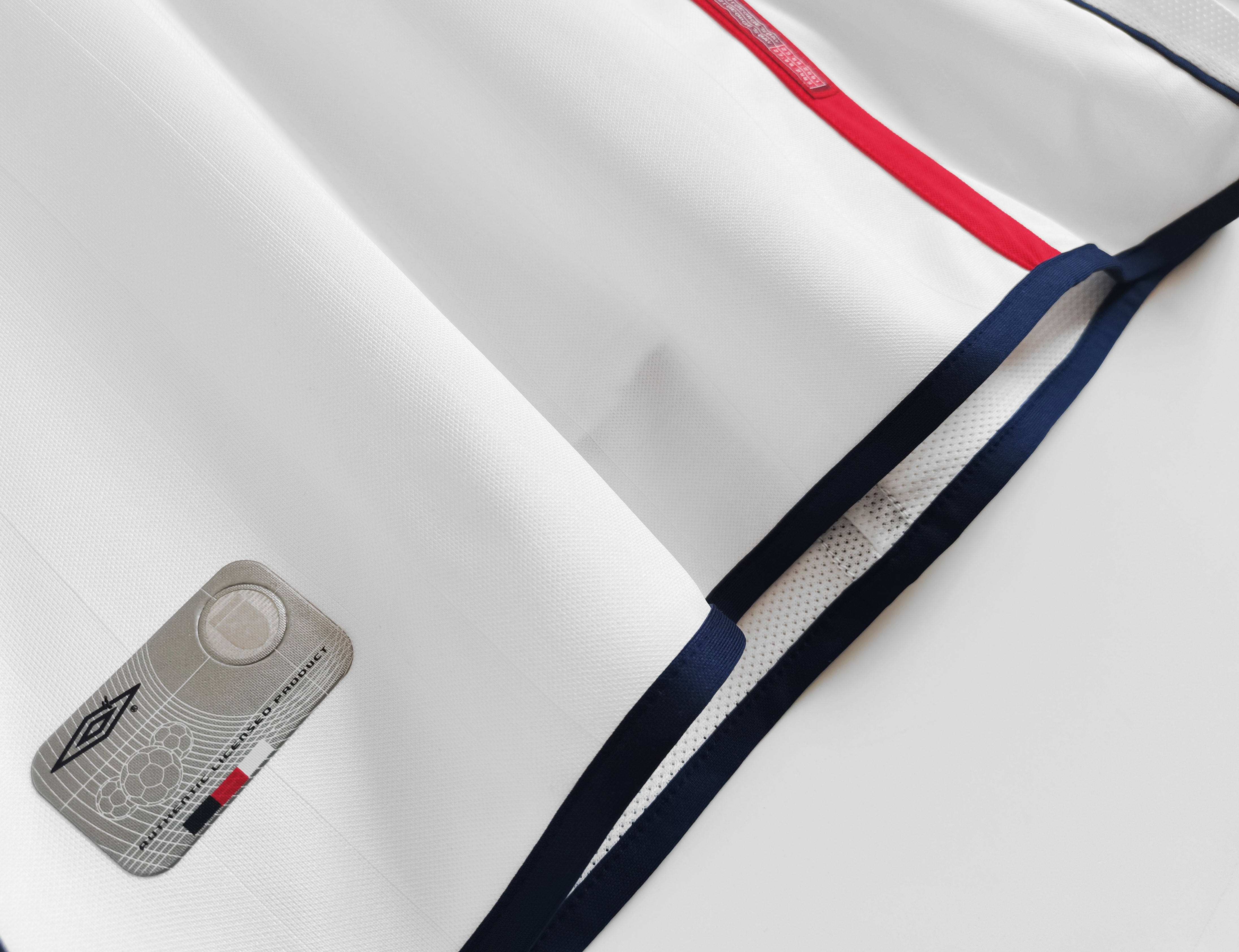 SIUjerseys-Retro England 2002 Home Stadium Long Sleeve Jersey