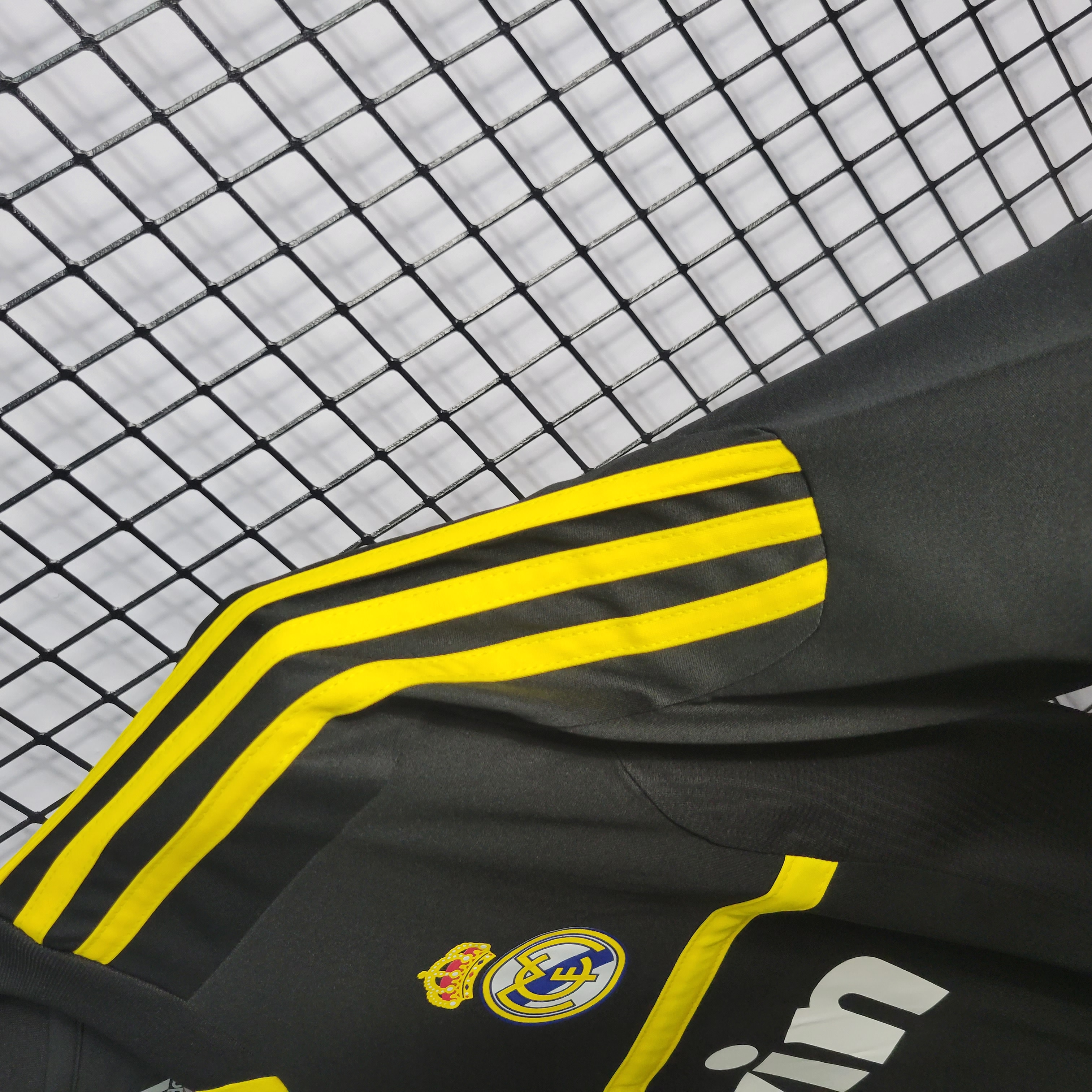 SIUjerseys-Retro Real Madrid 11-12 Black Goalkeeper Jersey