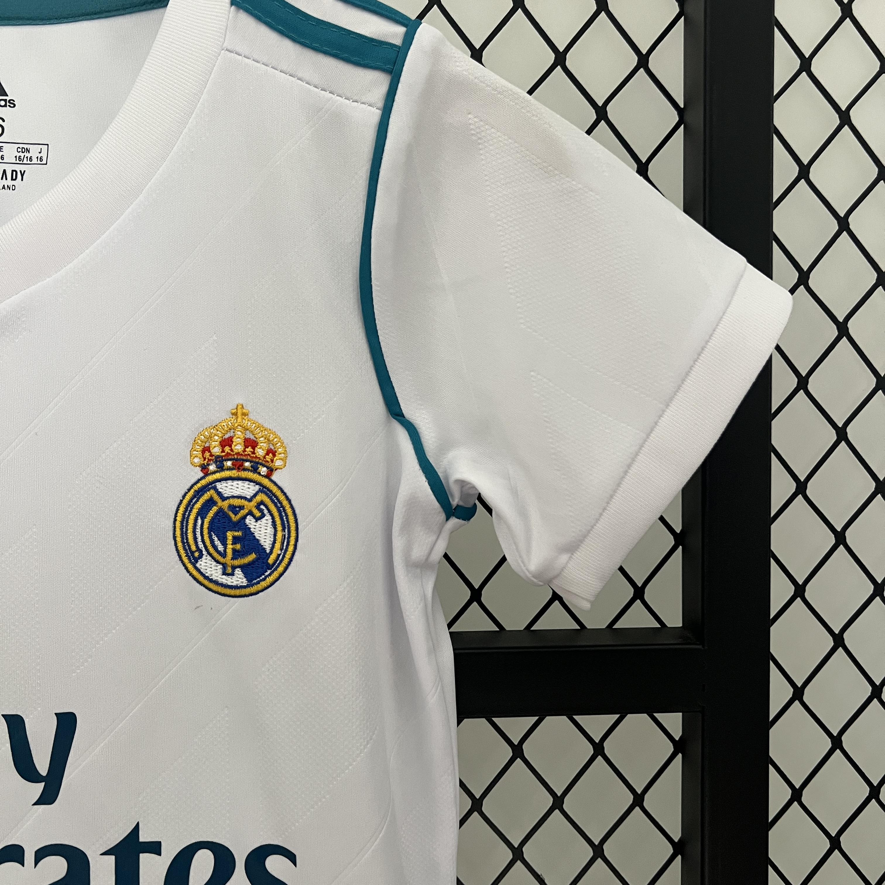 SIUjerseys-Retro Real Madrid 17-18 Home Stadium Kids Kit