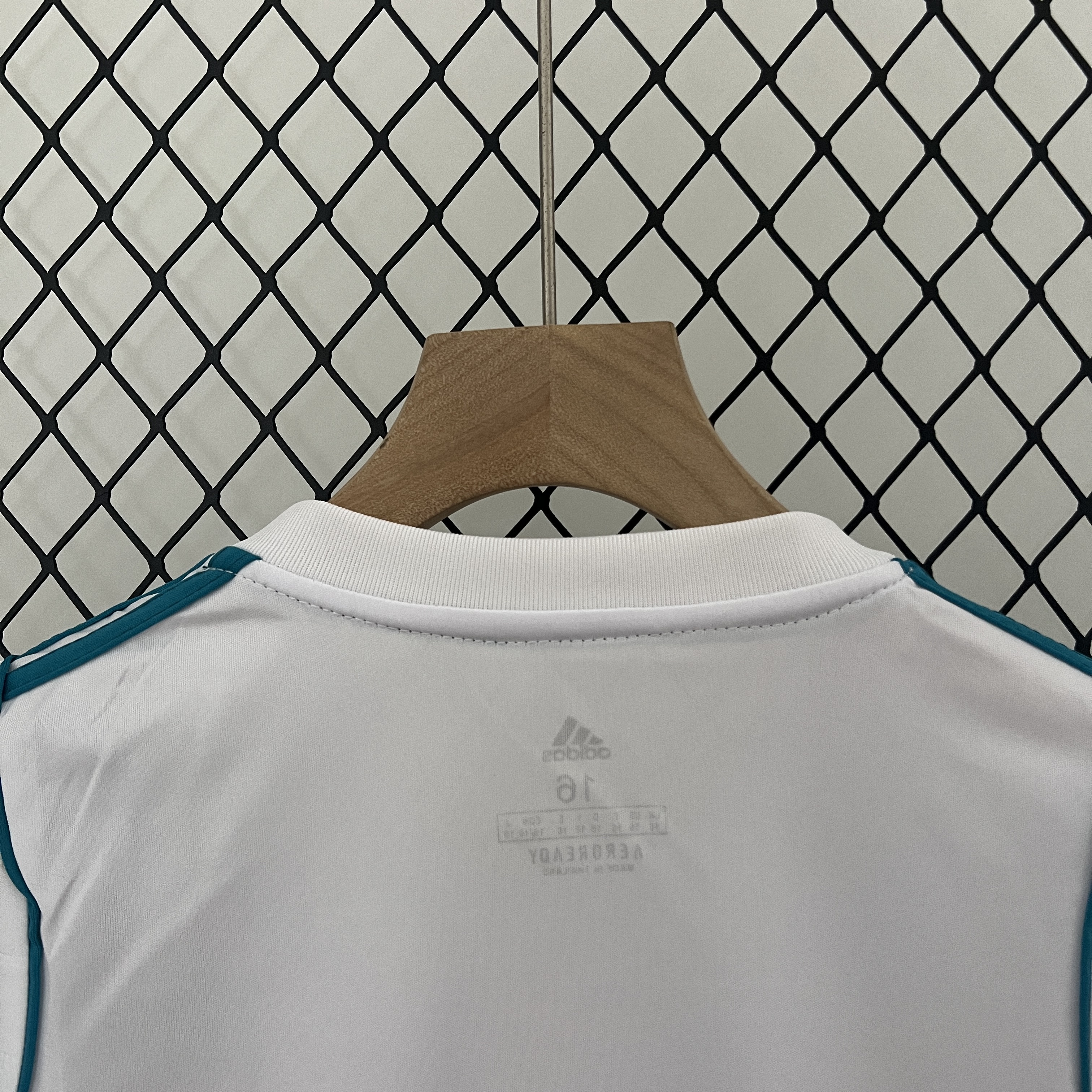 SIUjerseys-Retro Real Madrid 17-18 Home Stadium Kids Kit