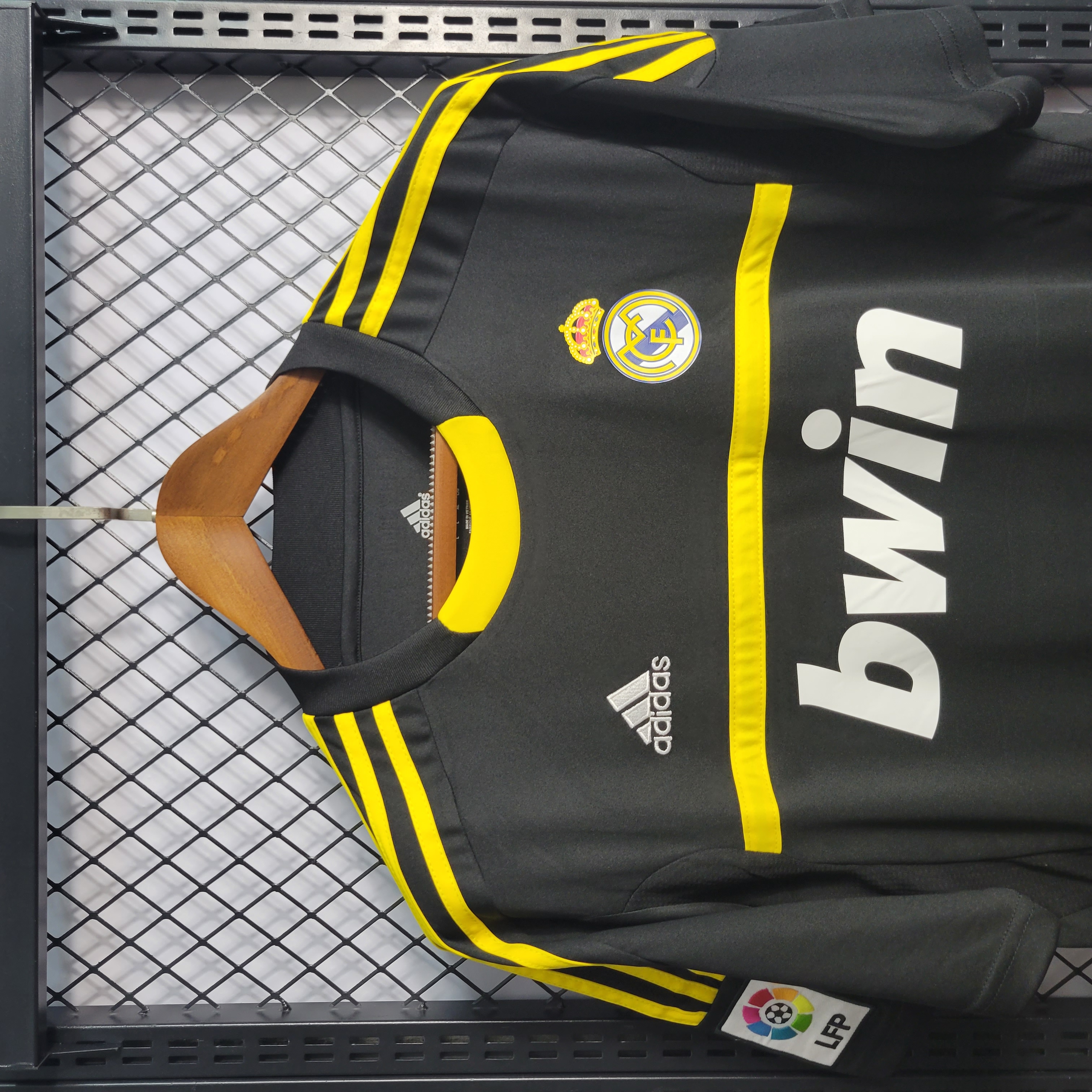 SIUjerseys-Retro Real Madrid 11-12 Black Goalkeeper Jersey