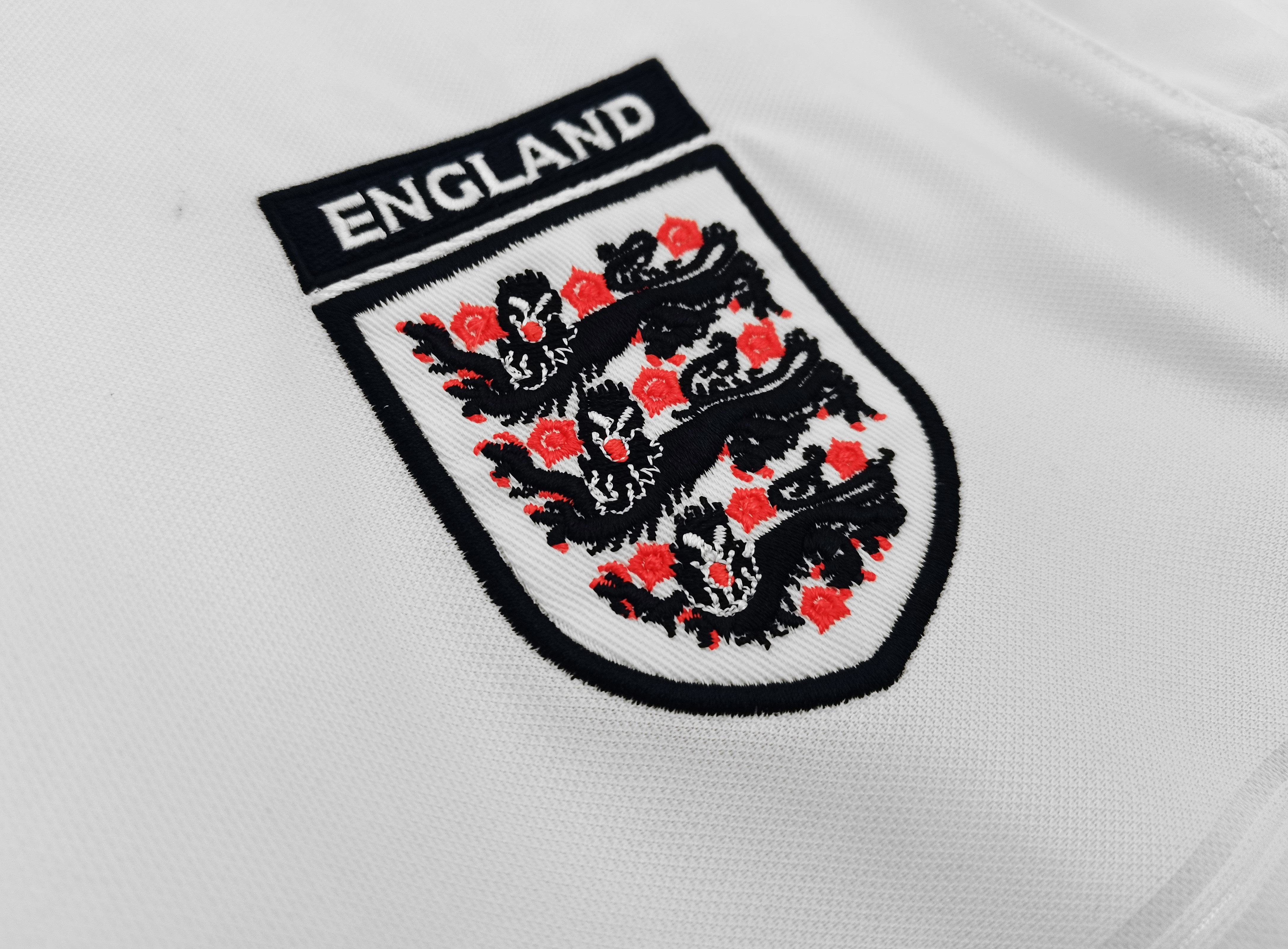 SIUjerseys-Retro England 2000 Home Stadium Jersey
