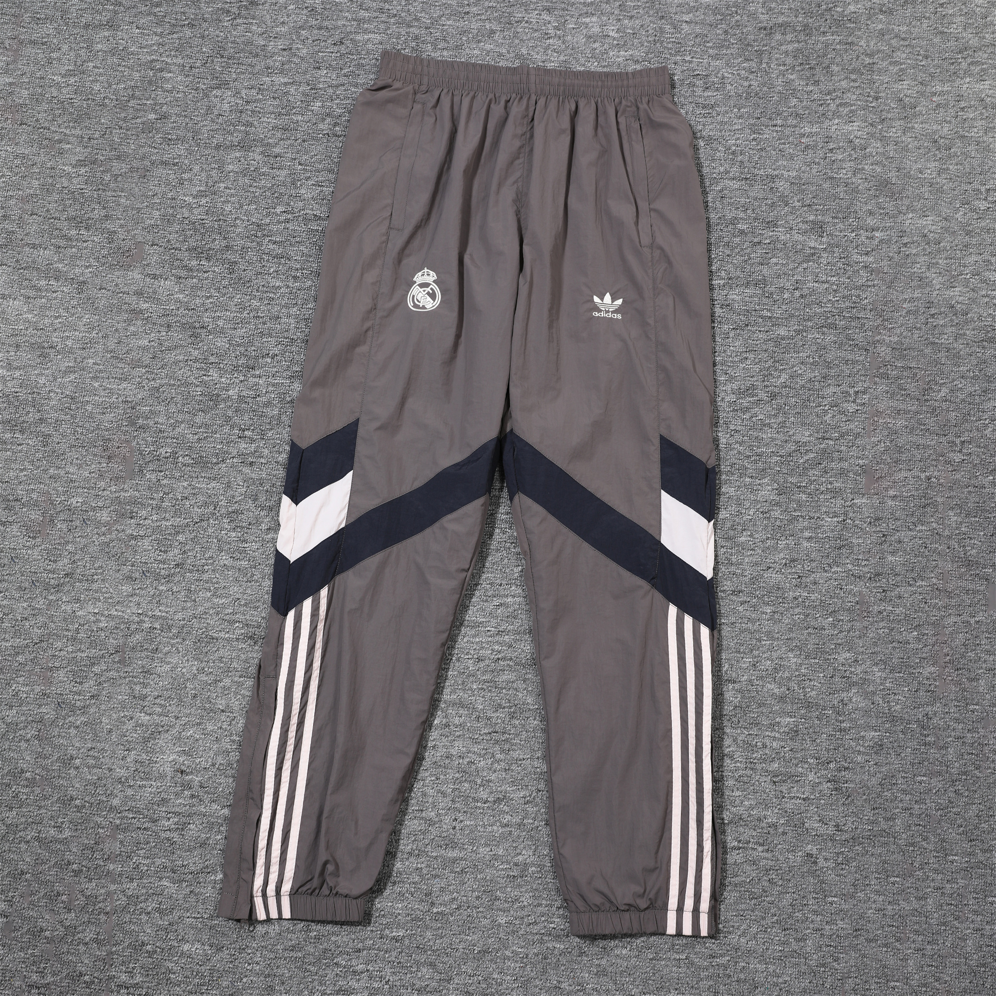 SIUjerseys-Real Madrid 24-25 Throwback Windbreaker Suit - Grey Jackets & Pants