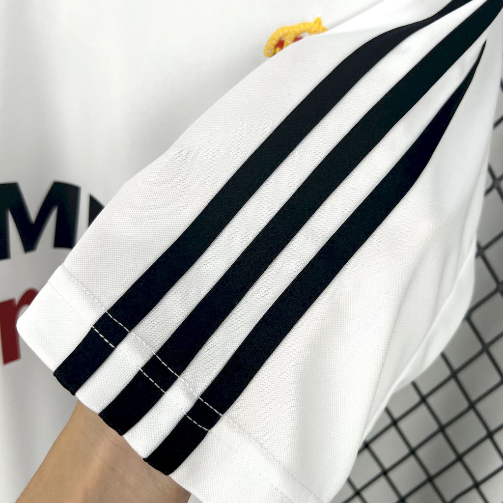 SIUjerseys-Retro Real Madrid 2003-04 Home Jersey