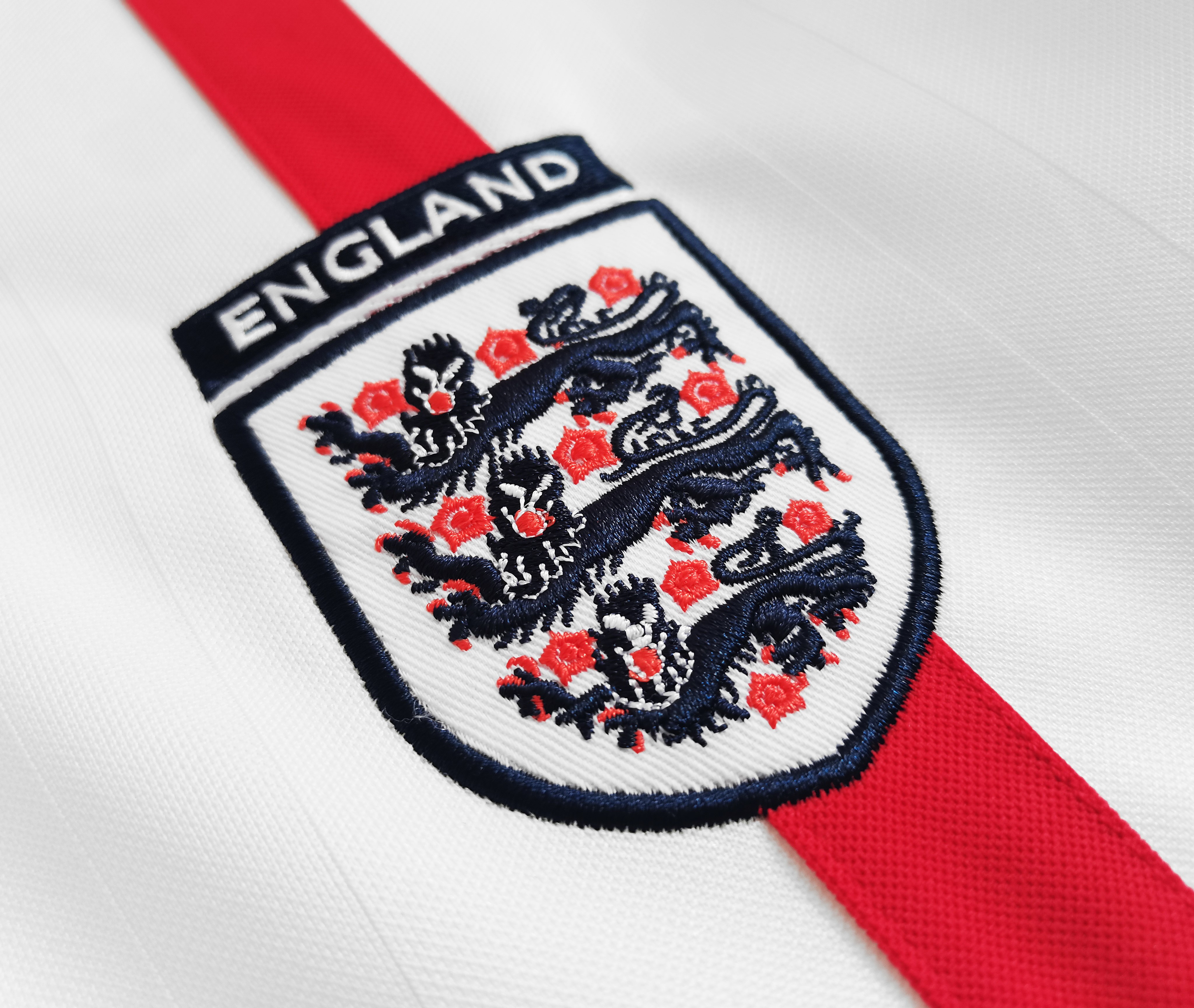 SIUjerseys-Retro England 2002 Home Stadium Long Sleeve Jersey
