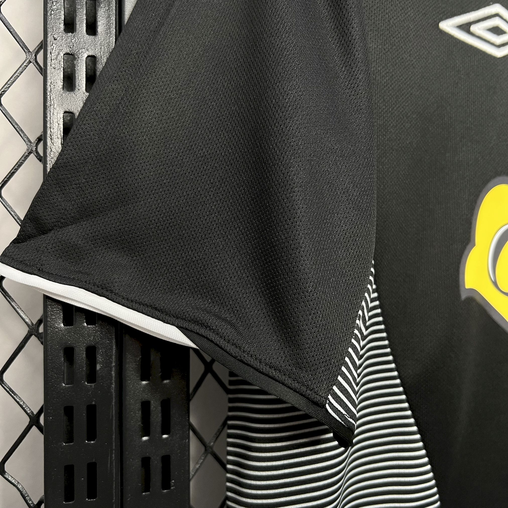 SIUjerseys-Retro Colo Colo 2006 Away Jersey