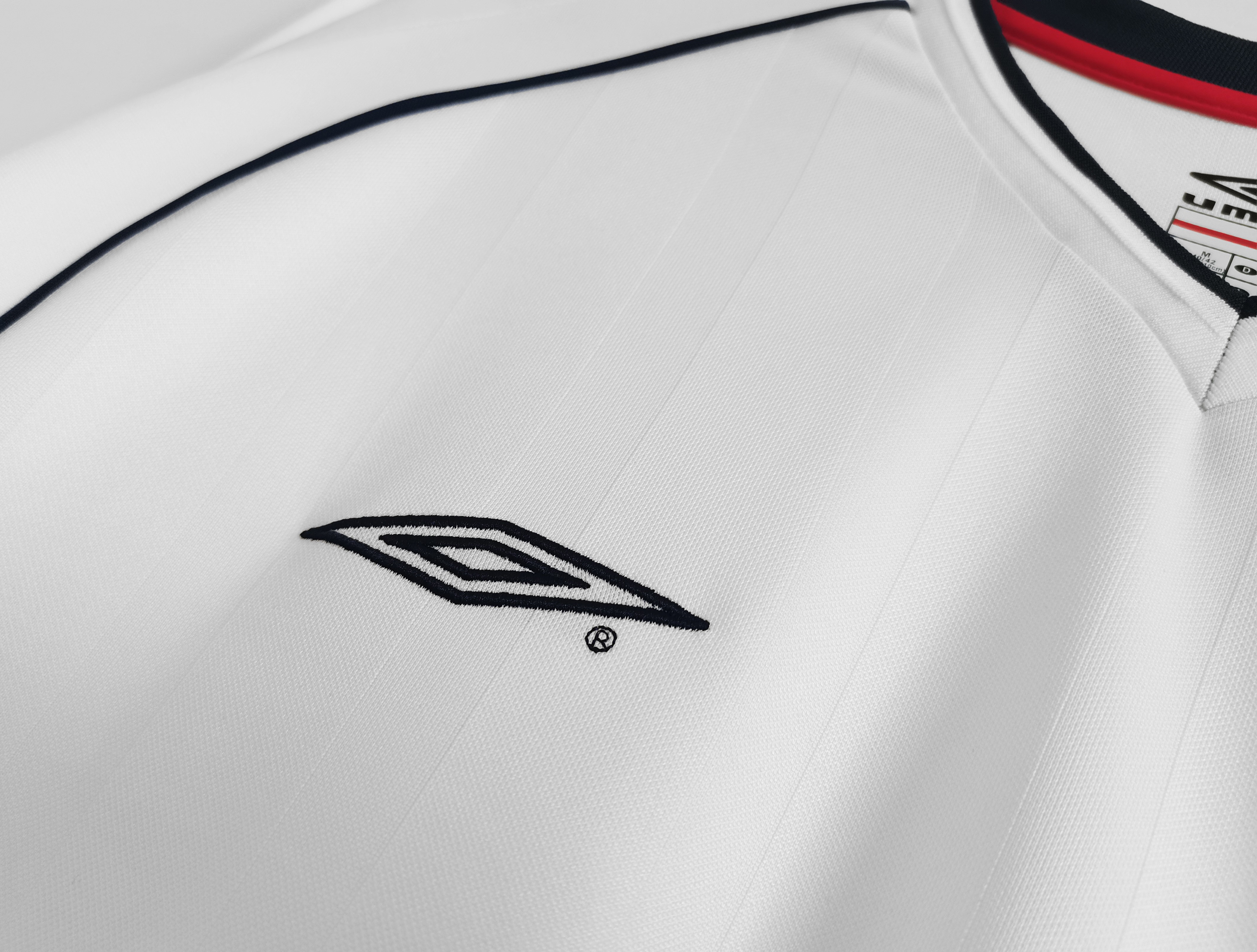 SIUjerseys-Retro England 2002 Home Stadium Long Sleeve Jersey