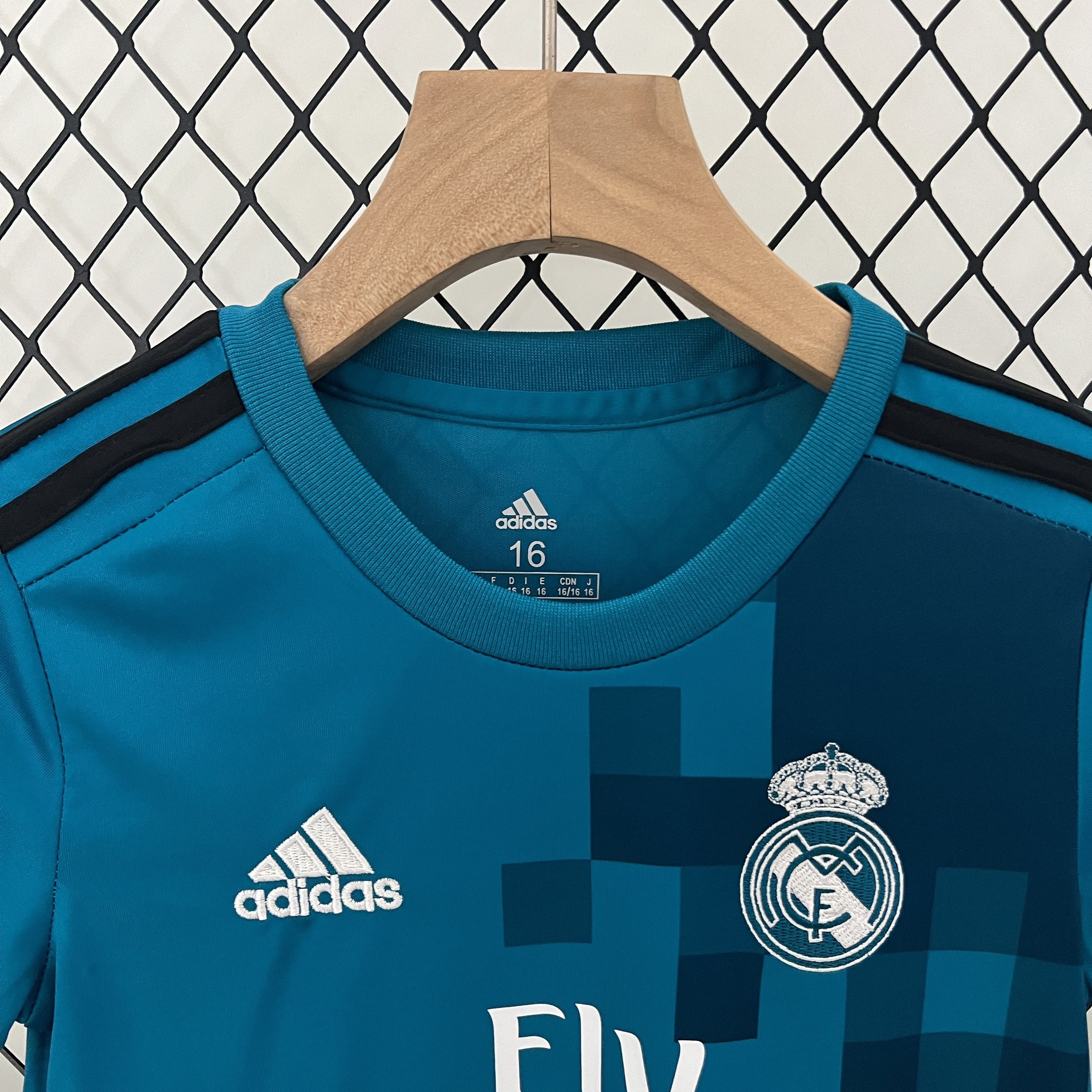 SIUjerseys-Retro Real Madrid 17-18 Third Kids Kit