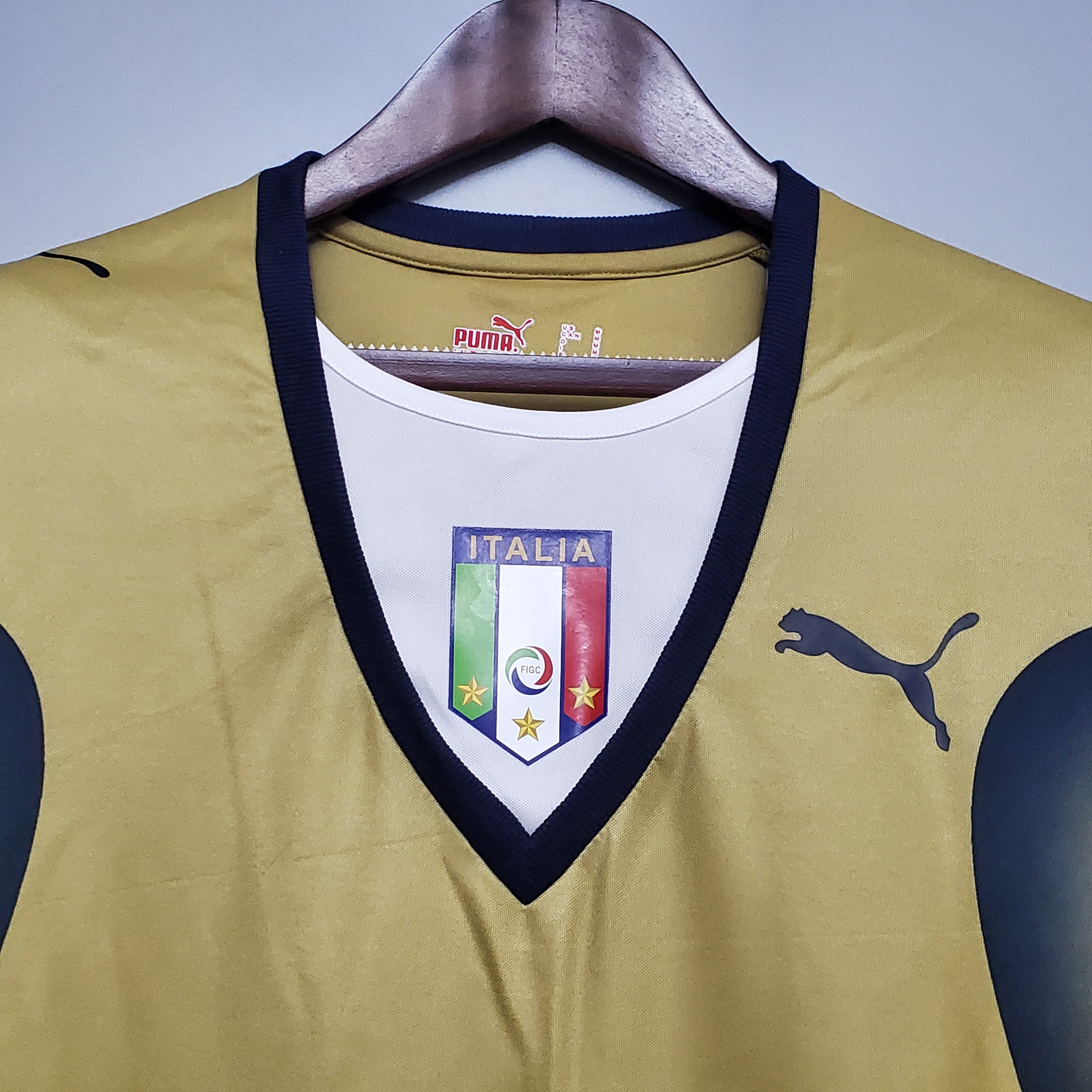 SIUjerseys-Retro Italy 2006 Golden Goalkeeper Jersey