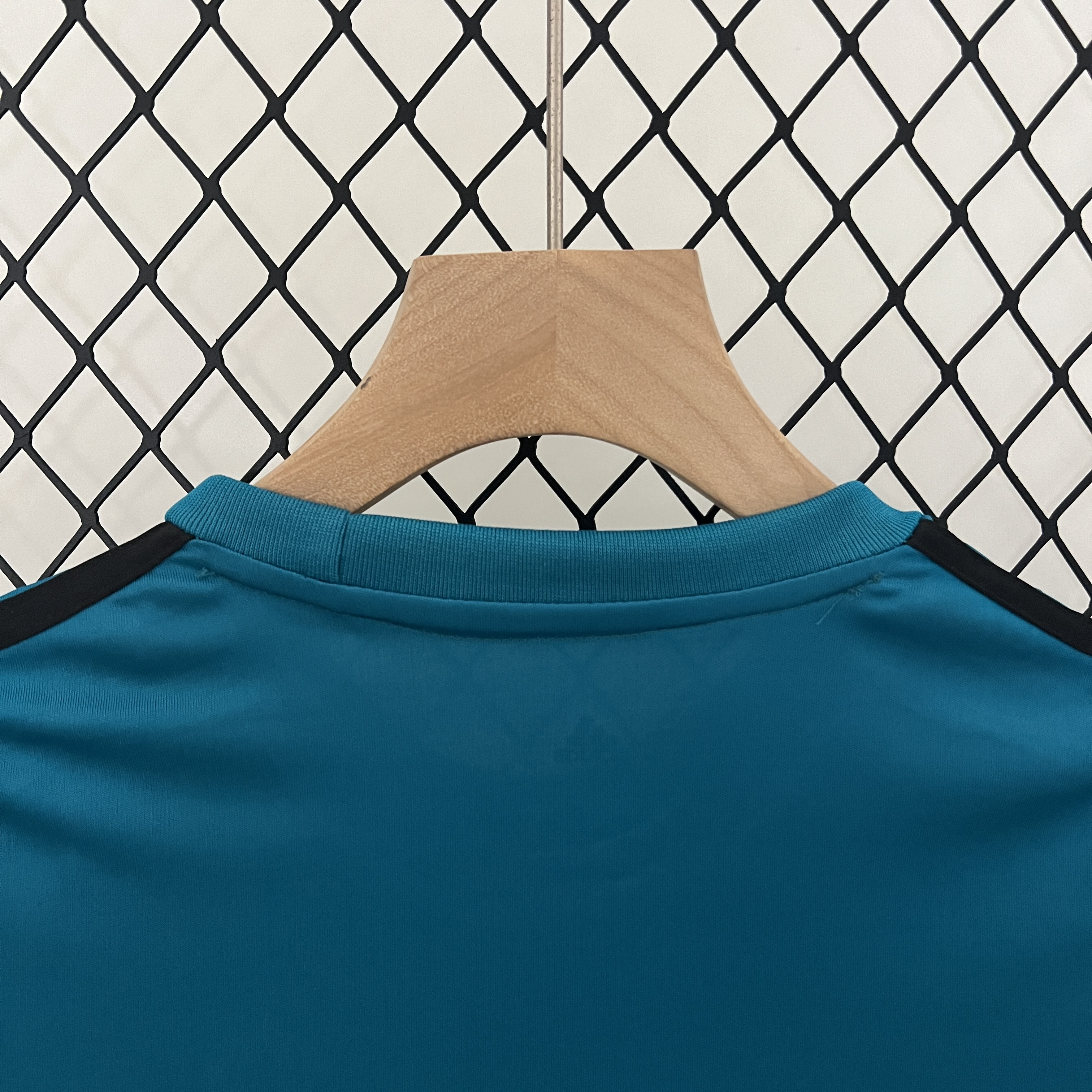 SIUjerseys-Retro Real Madrid 17-18 Third Kids Kit