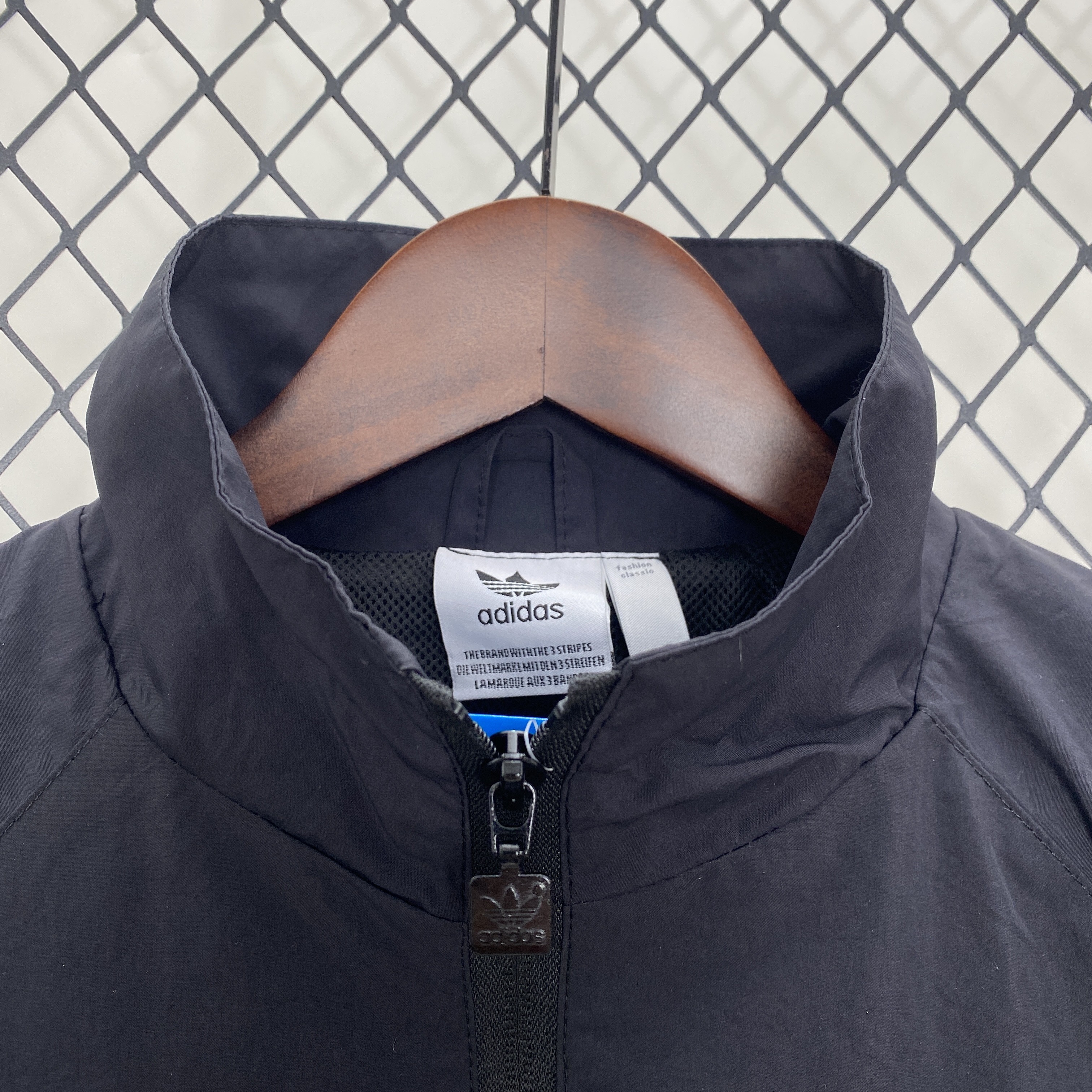 SIUjerseys-Manchester United 24-25 Throwback Windbreaker Jacket - Deep Blue