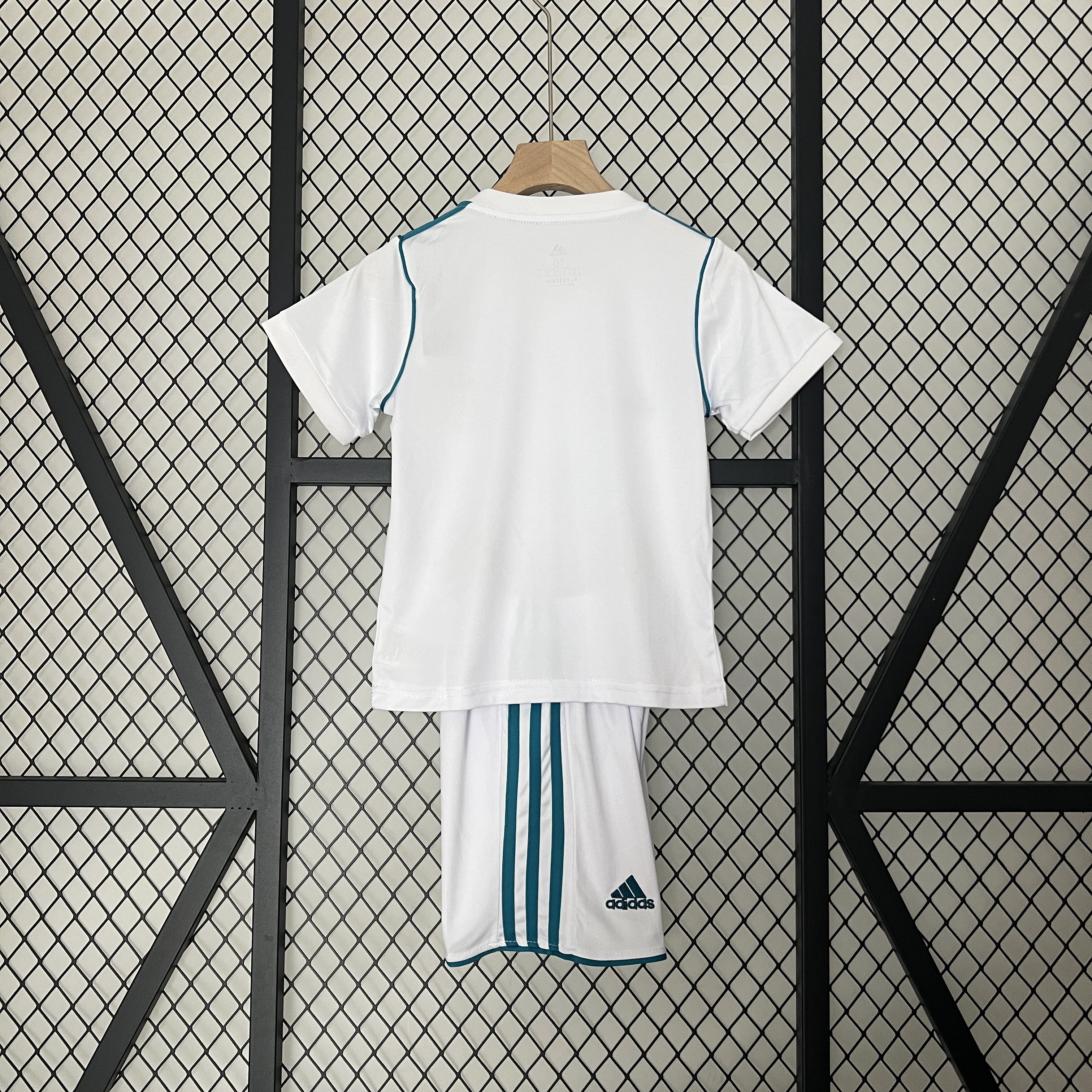 SIUjerseys-Retro Real Madrid 17-18 Home Stadium Kids Kit