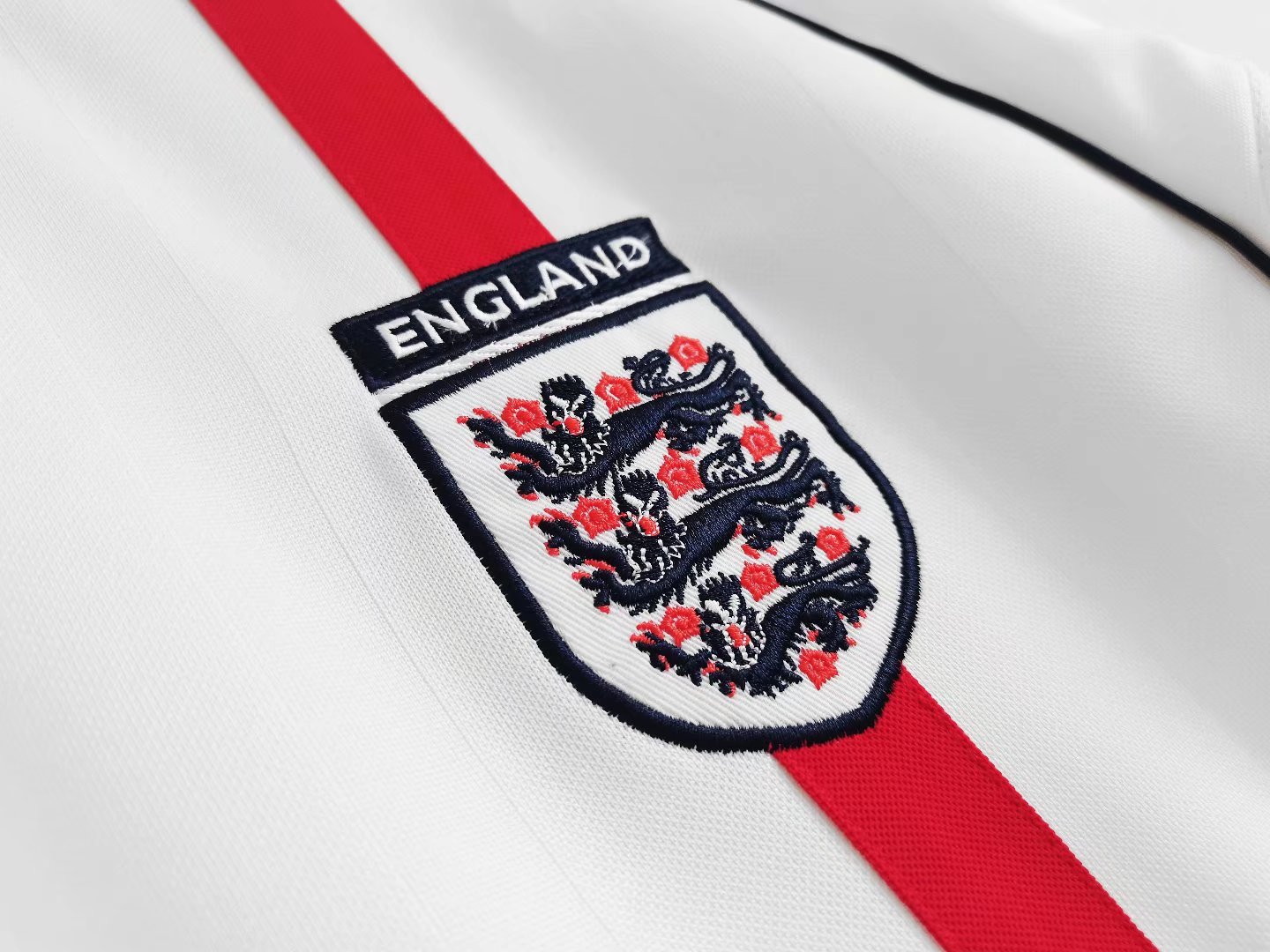 SIUjerseys-Retro England 2002 Home Stadium Jersey