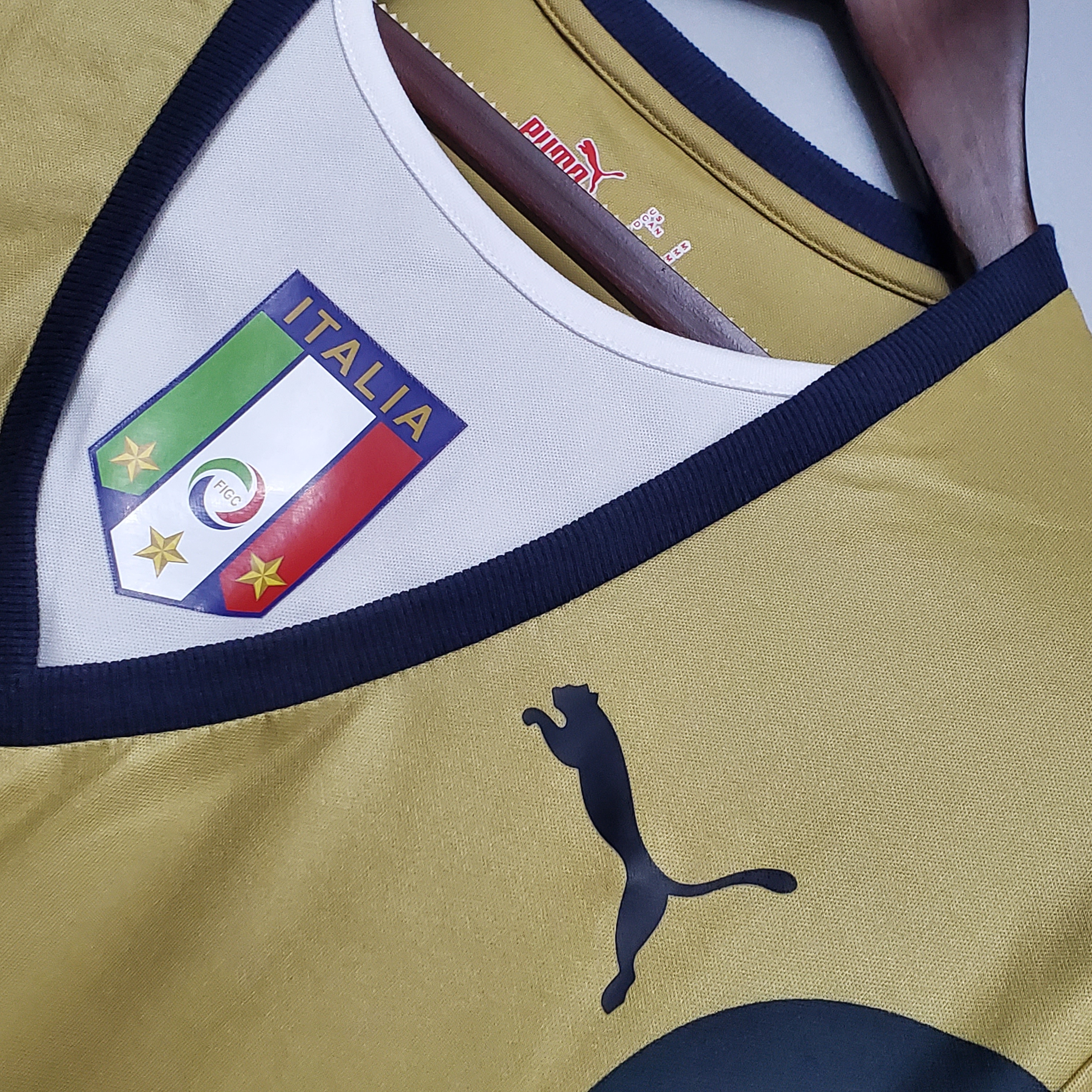 SIUjerseys-Retro Italy 2006 Golden Goalkeeper Jersey