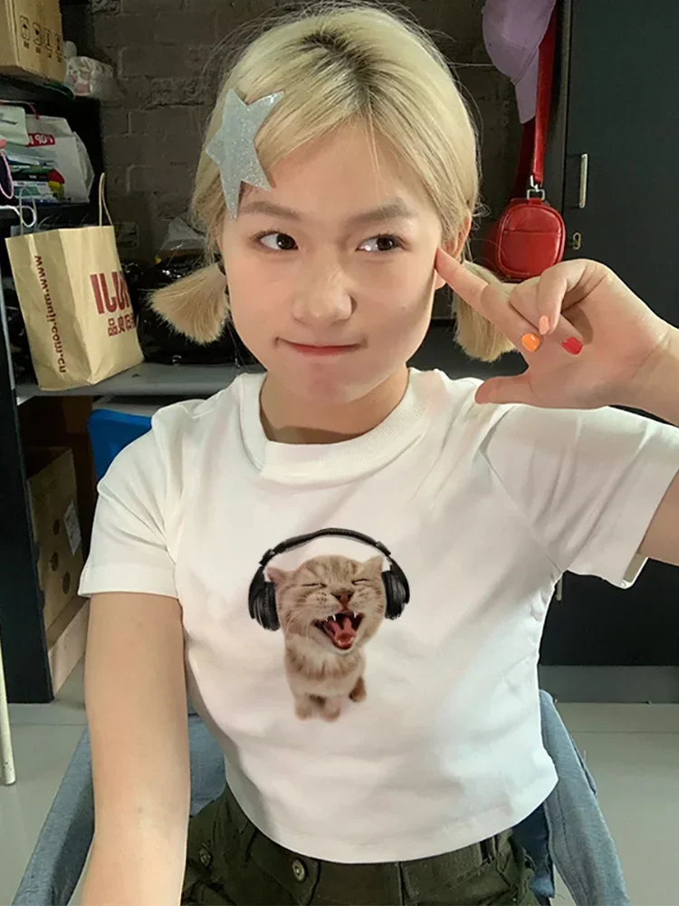 Women Crop Top Kitten Listens Tshirt Y2k Streetwear Harajuku Graphic Short Sleeve Baby Tee Cute Vntage Aesthetic Kawaii Clothes