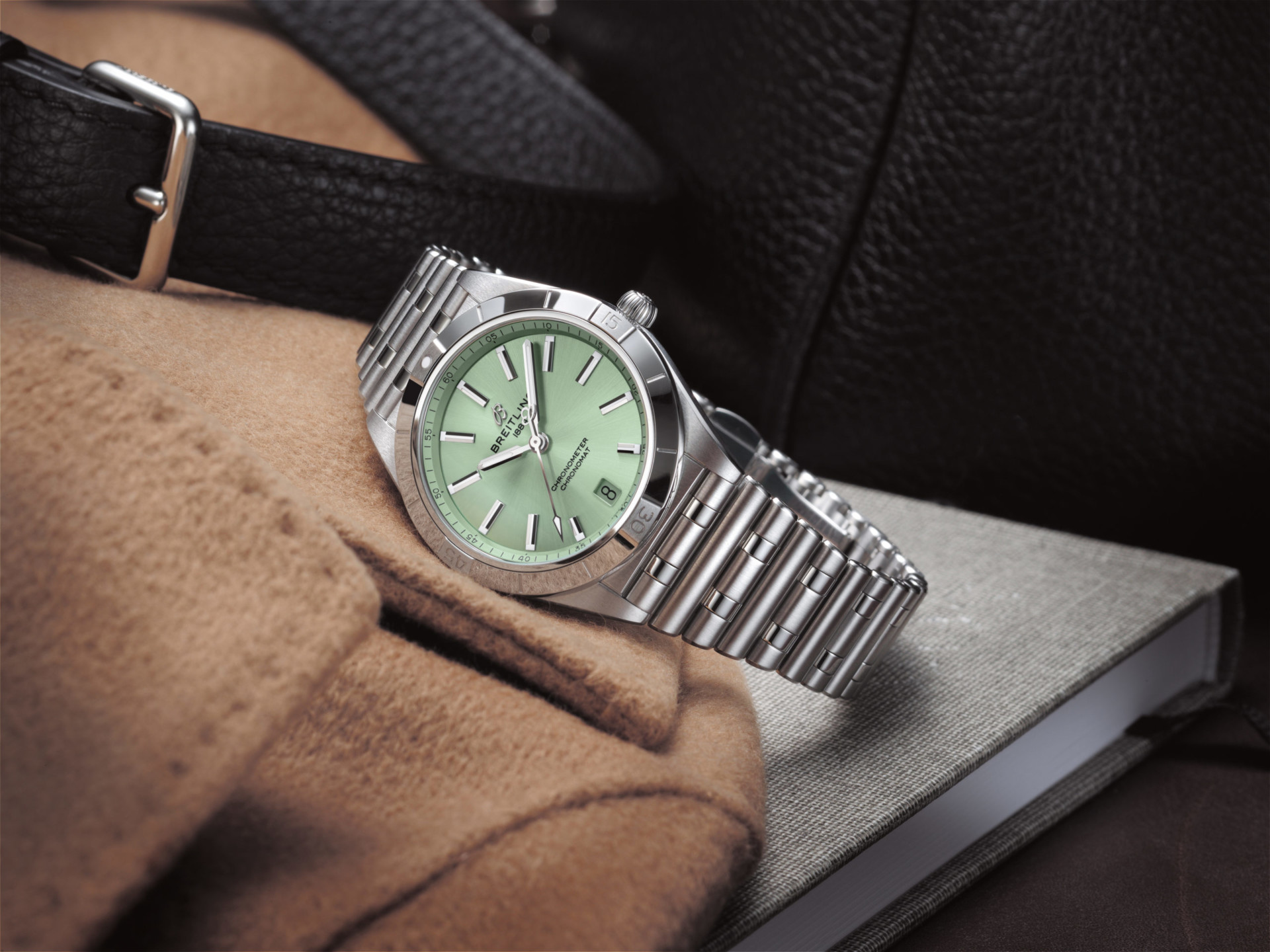 Chronomat Automatic 36 with a pale green dial_Ref. U103800101L1A1 -  L'Officiel Thailand