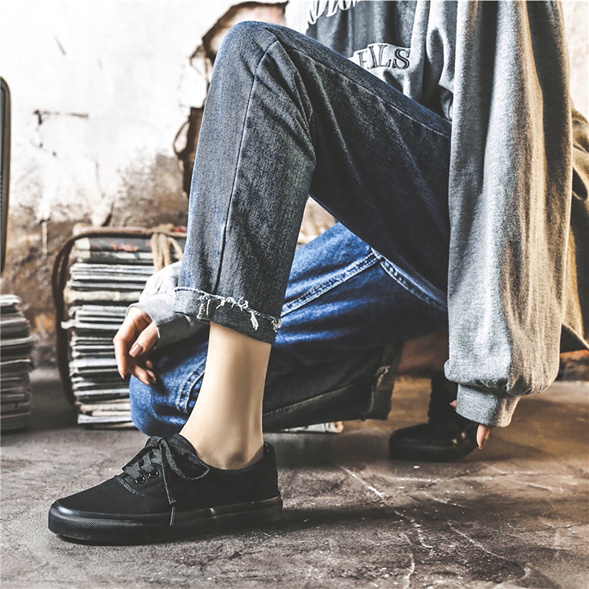 Unisex Canvas Sneakers Lace-Up Solid Color Vulcanized Shoes Wearable Skateboarding Boots Women Men Flat Shoes 35-44 New