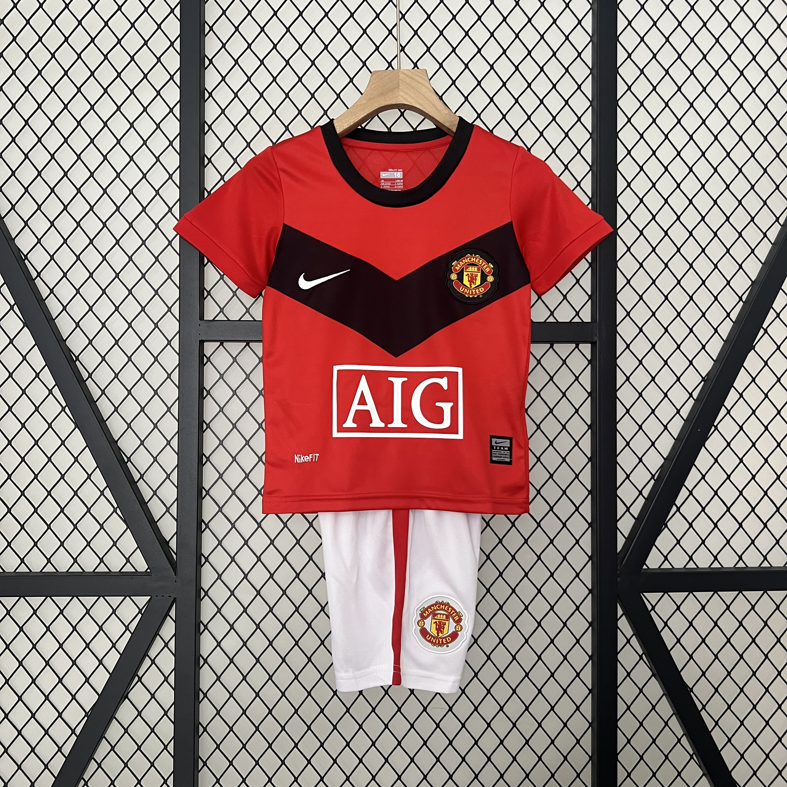 Manchester United Retro 2009-10 Home Stadium Kids Kit111