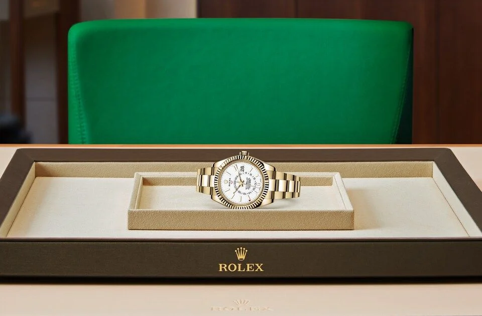 Rolex SKY-DWELLER Oyster, 42 mm, yellow gold | Watch Rapport