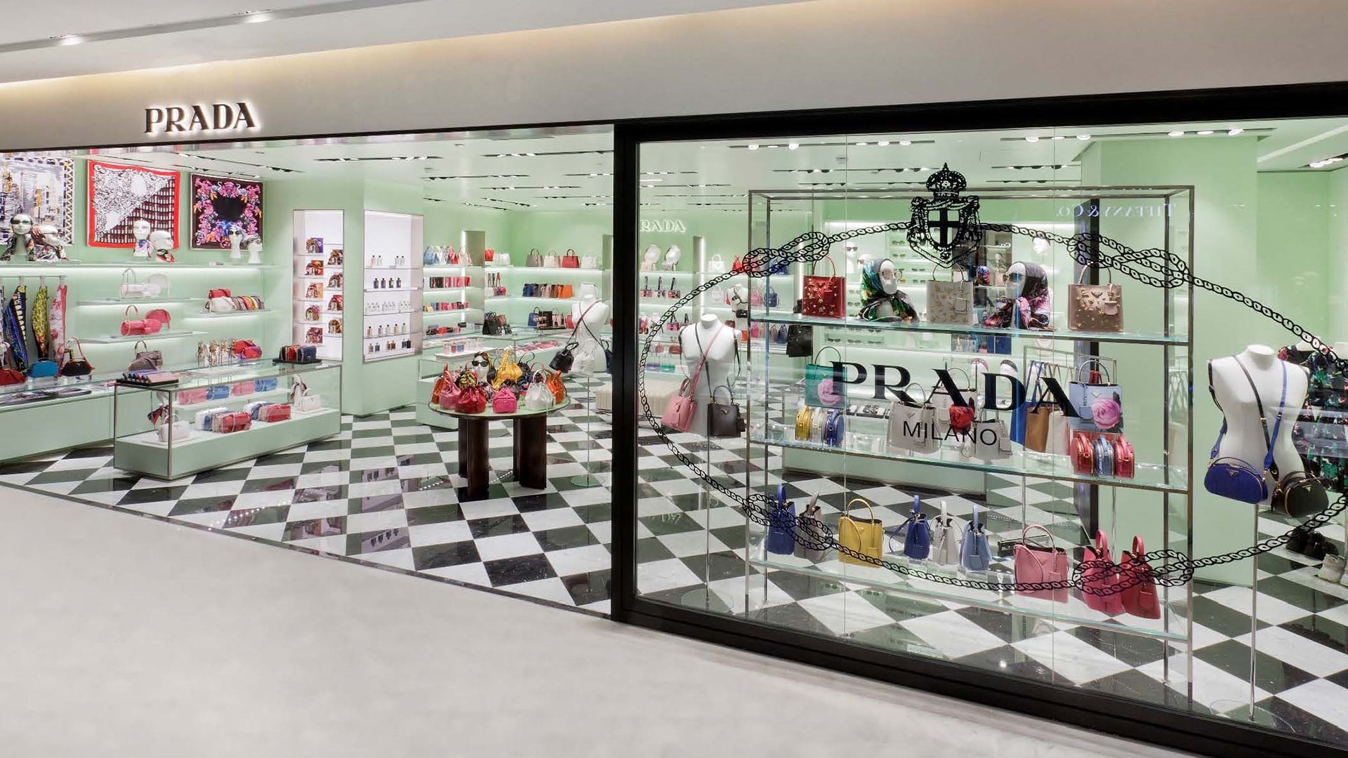 Prada在巴黎开设新店