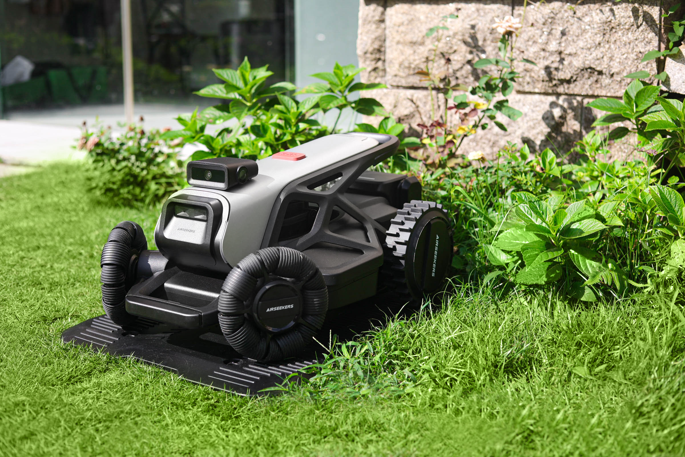 AIRSEEKERS TRON ONE- vision AI robotic lawn mower