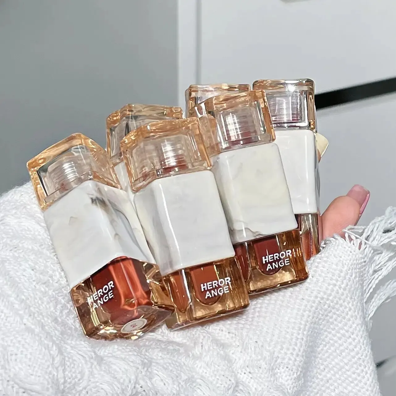 Light Dew Rich Tone Mirror Lip Glaze Water Light Lip Lipstick Makeup White Students Do Not Touch a Cup of Milk Coffee Mouth Red