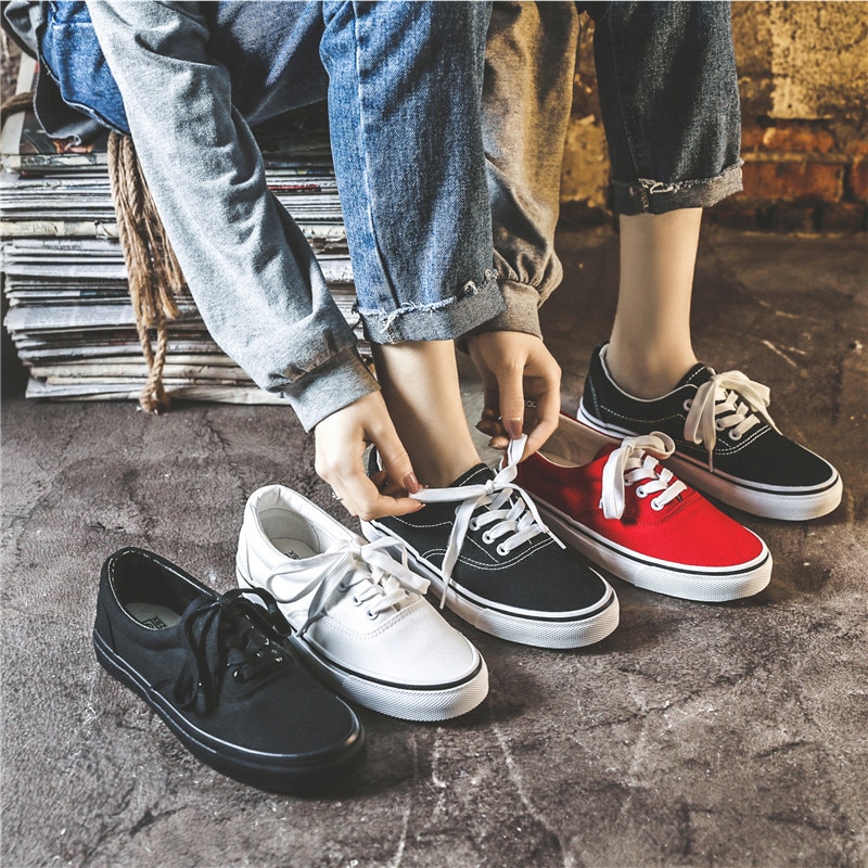 Unisex Canvas Sneakers Lace-Up Solid Color Vulcanized Shoes Wearable Skateboarding Boots Women Men Flat Shoes 35-44 New