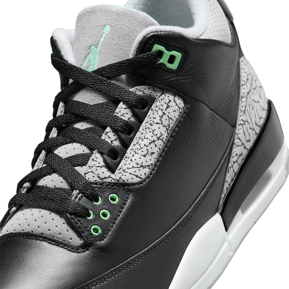 Air Jordan 3 Green Glow CT8532-031