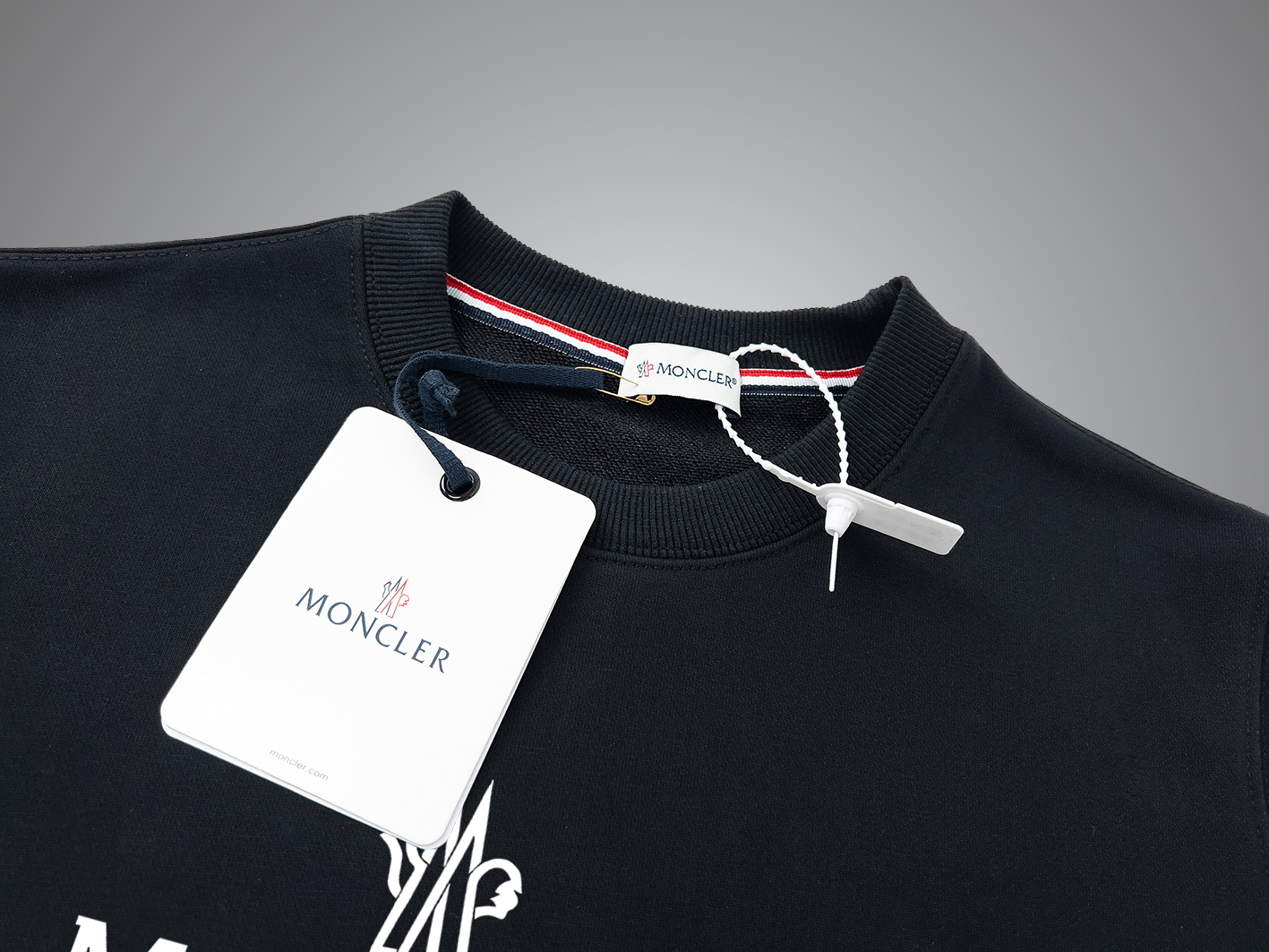 【MONCLER 公式旗艦店】モンクレール  丸首の衛衣 スウェットご好評に付き再入荷！