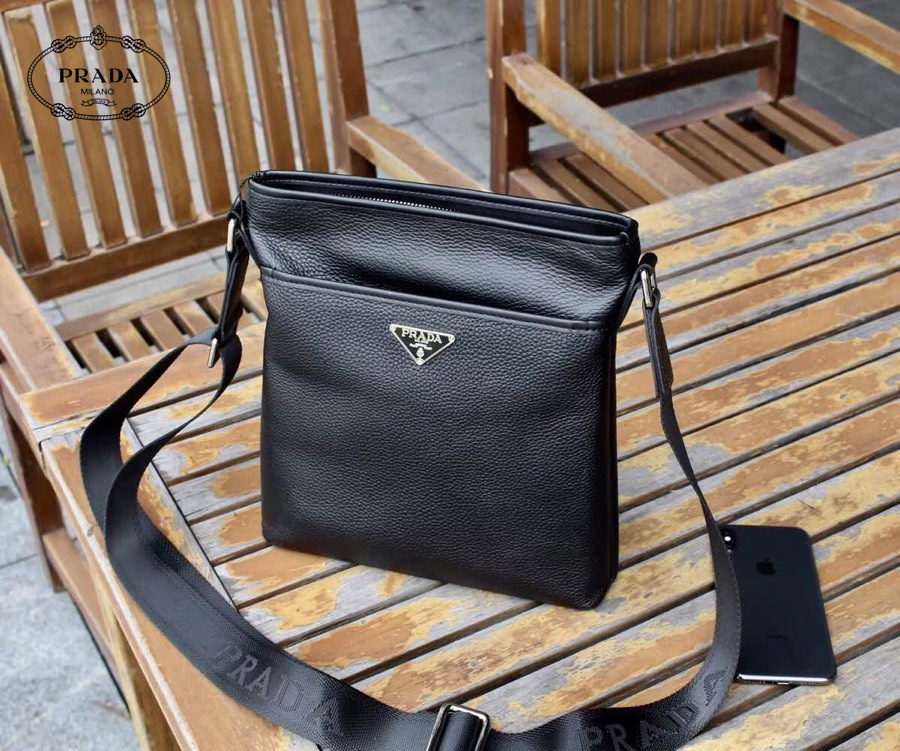【 PRADA 公式 旗艦店】 プラダ ショルダーバッグ 当日出荷 好評に付き再入荷！25*17*5CM