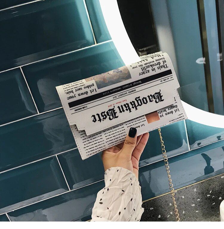 Women Newspaper Print Design Shoulder Bag Messenger Bag Fashion Flap Envelope Bag Day Clutches Purse Chain Crossbody PU Handbag