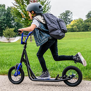 Mongoose Expo Youth Scooter, Front and Rear Caliper Brakes, Rear Axle Pegs