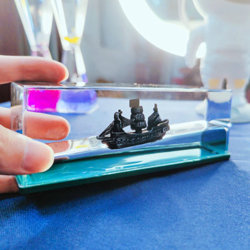 Creative Cruise Ship Fluid Drift Ornaments Home Decoration Floating Titanic Fluid  Ship Sea Office Table Decompression Ornaments