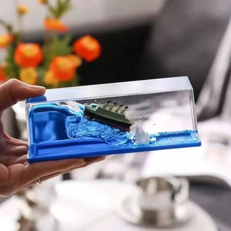 Creative Cruise Ship Fluid Drift Ornaments Home Decoration Floating Titanic Fluid  Ship Sea Office Table Decompression Ornaments