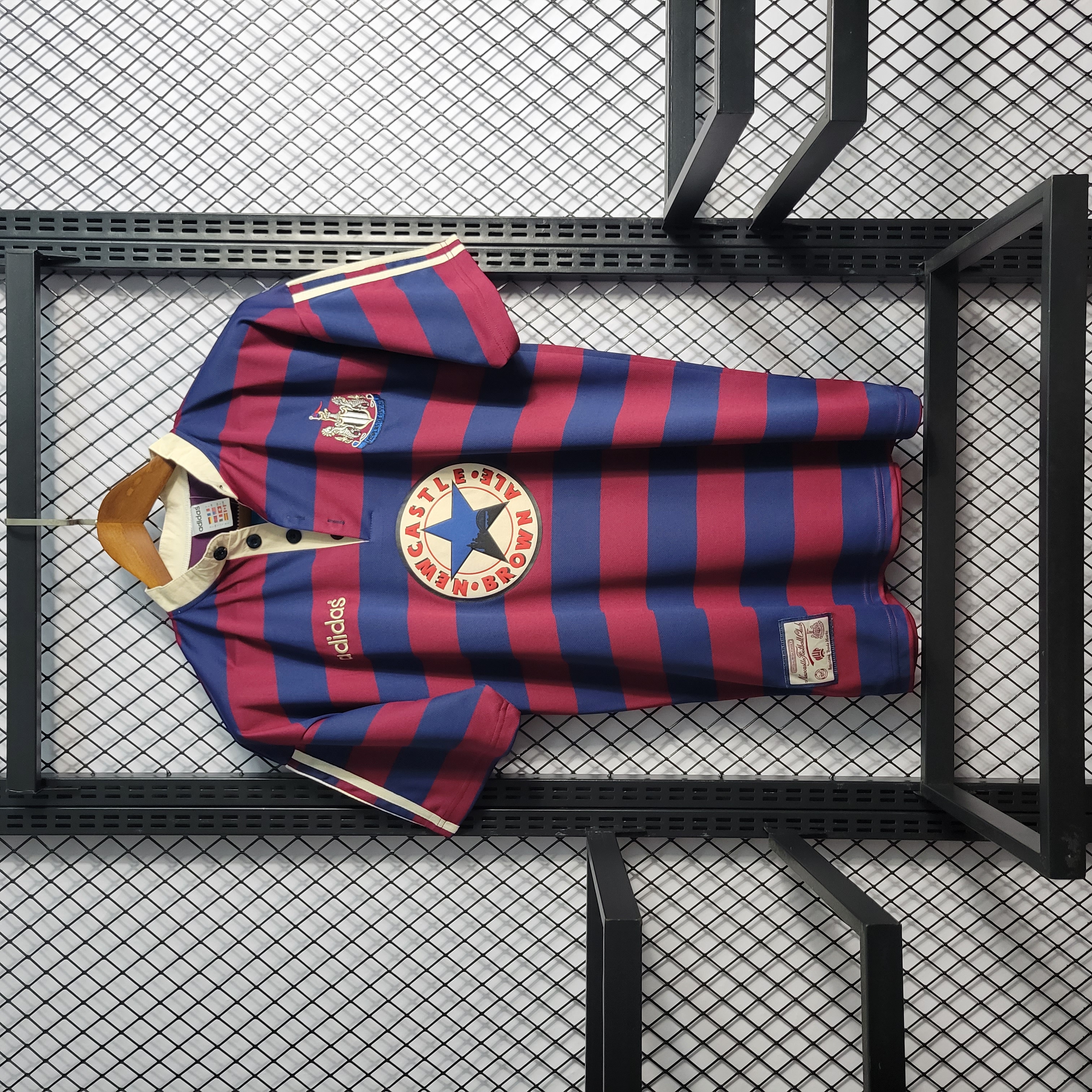 Retro Newcastle United 1995-96 Away Stadium Jersey111