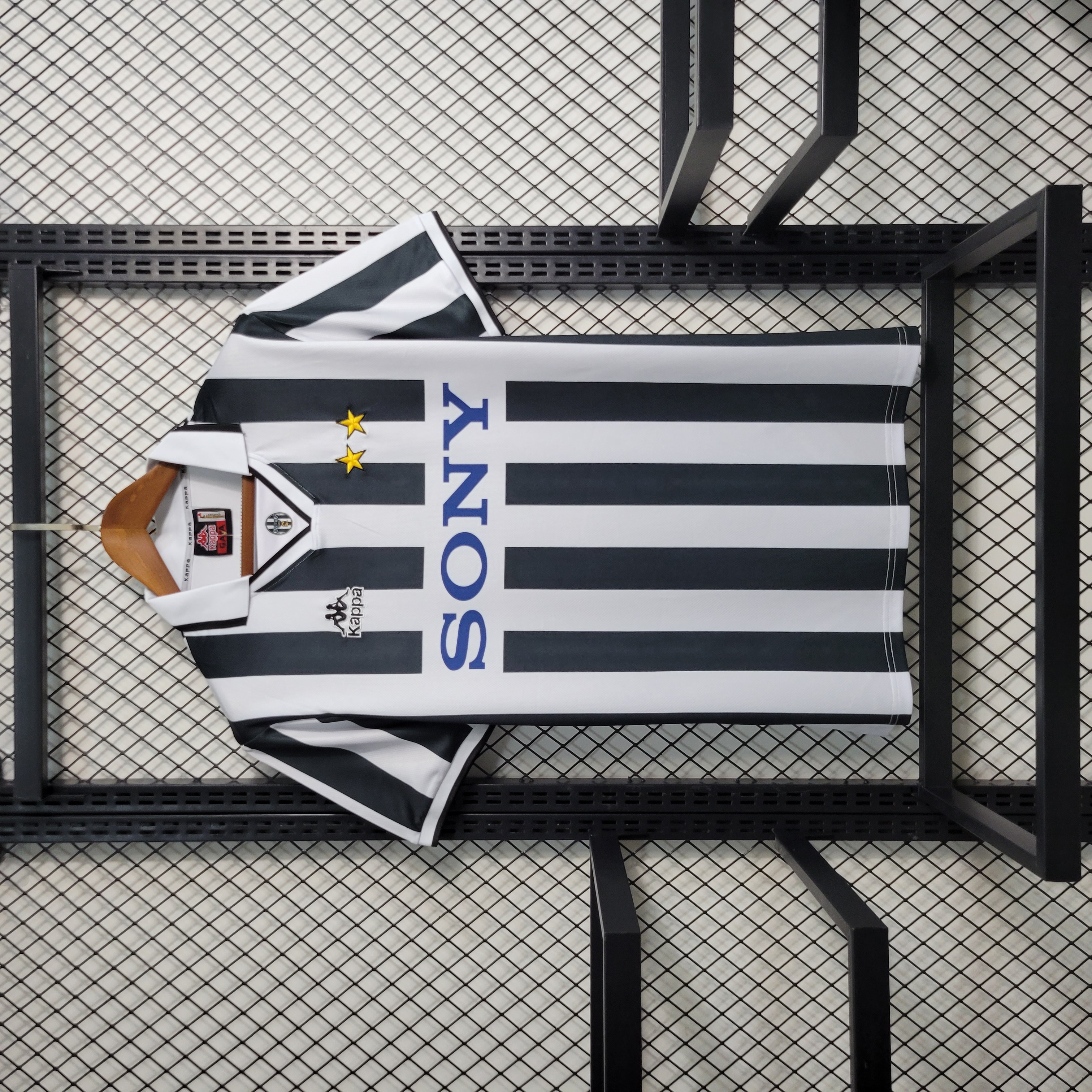 Retro Juventus 1995-97 Home Stadium Jersey111
