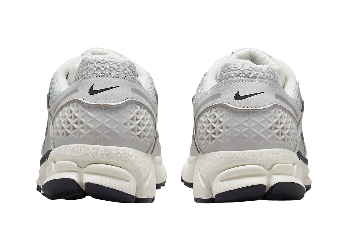 Nike WMNS Zoom Vomero 5 Photon Dust FD0884-025