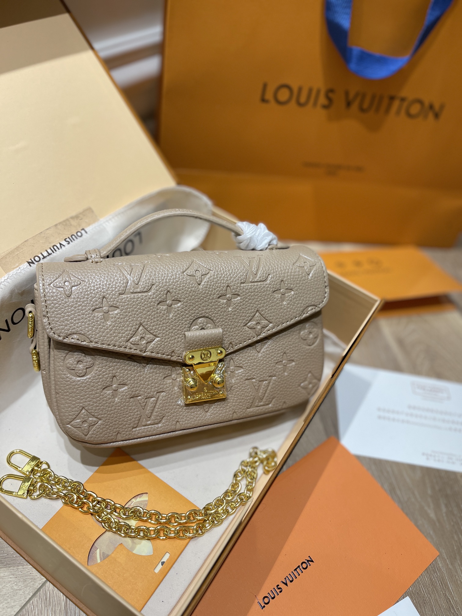 【直営店買付】Louis