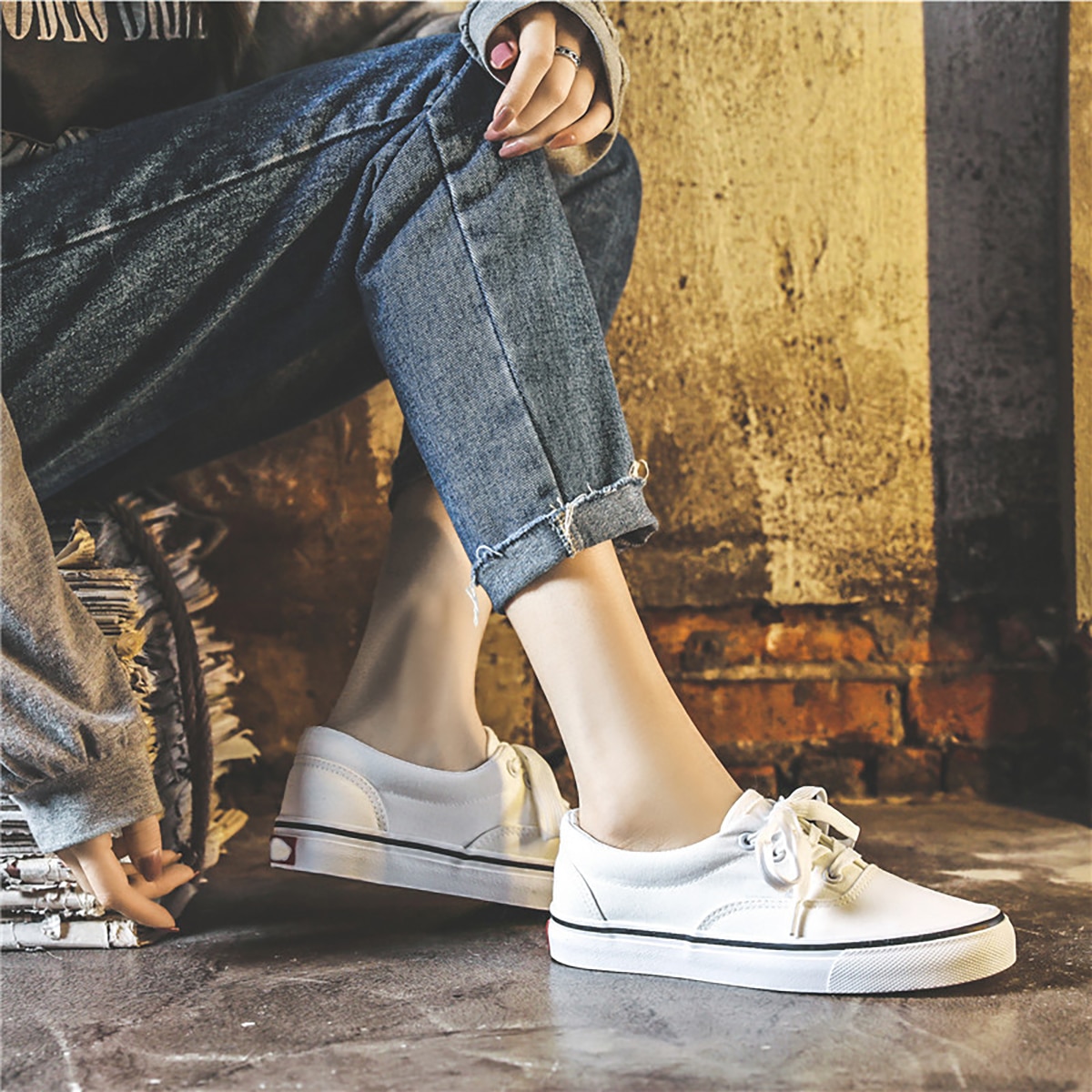 Unisex Canvas Sneakers Lace-Up Solid Color Vulcanized Shoes Wearable Skateboarding Boots Women Men Flat Shoes 35-44 New