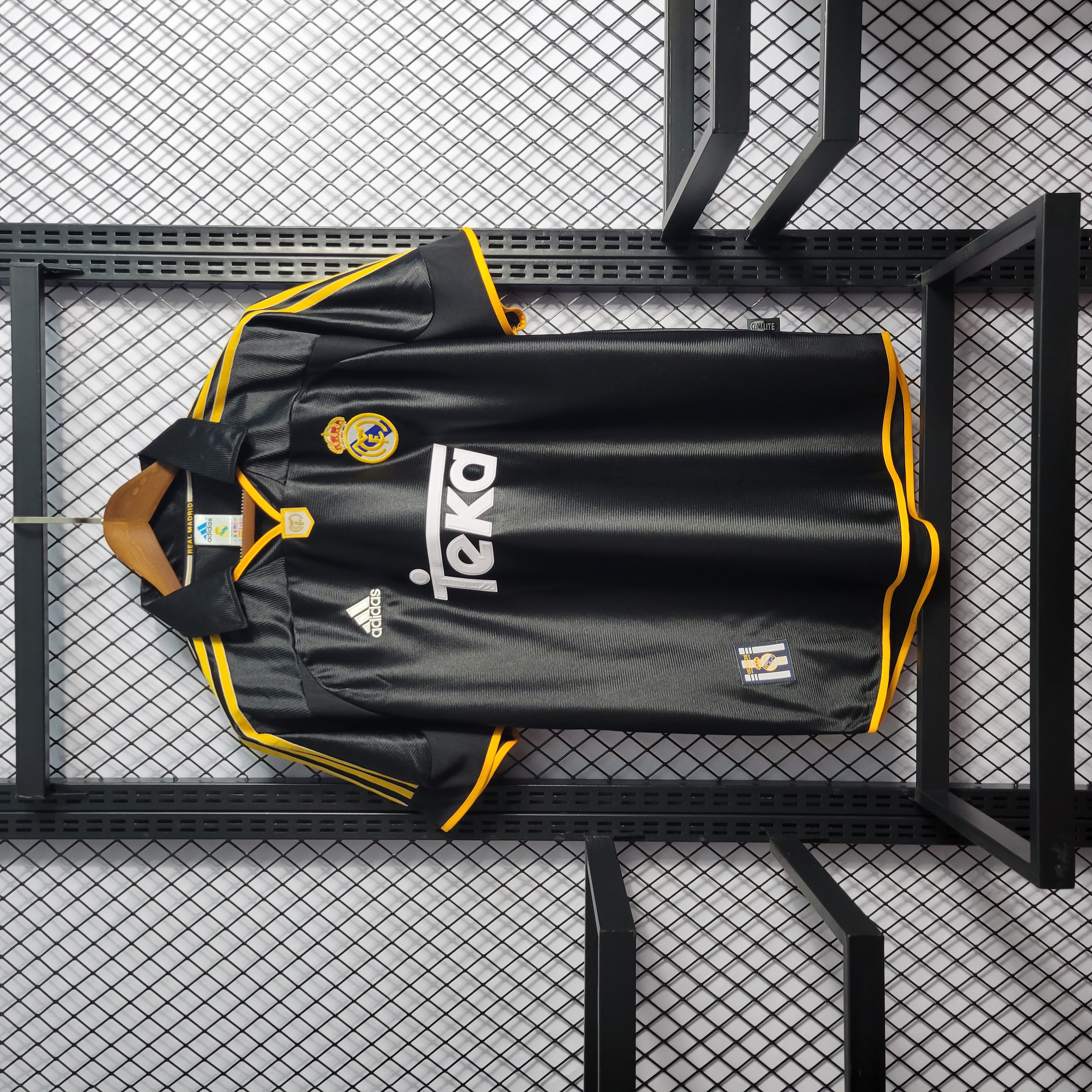 Retro Real Madrid 1999-01 Away Jersey111