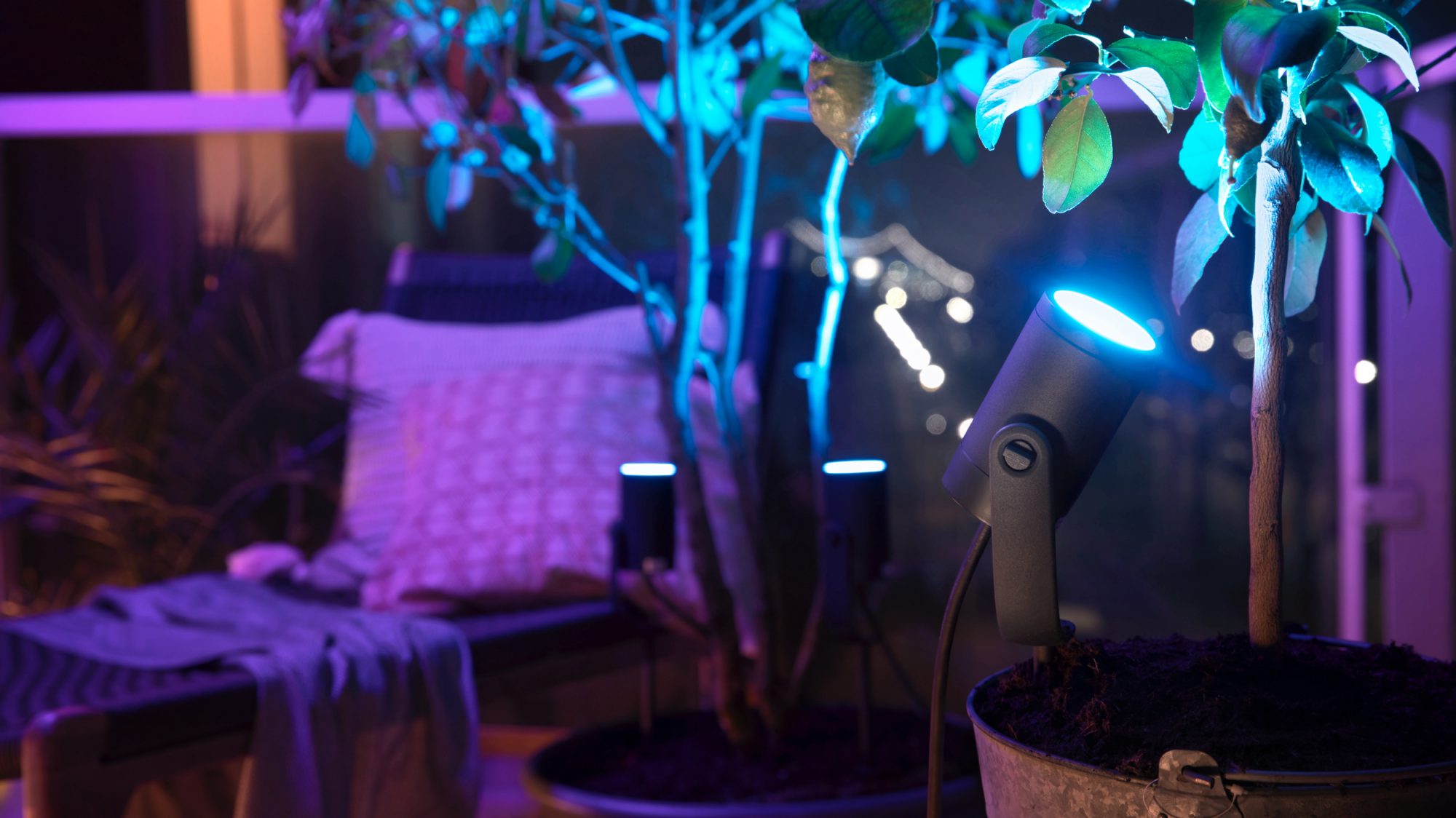 Philips Hue Lily White & Color Outdoor Spot Light Base kit