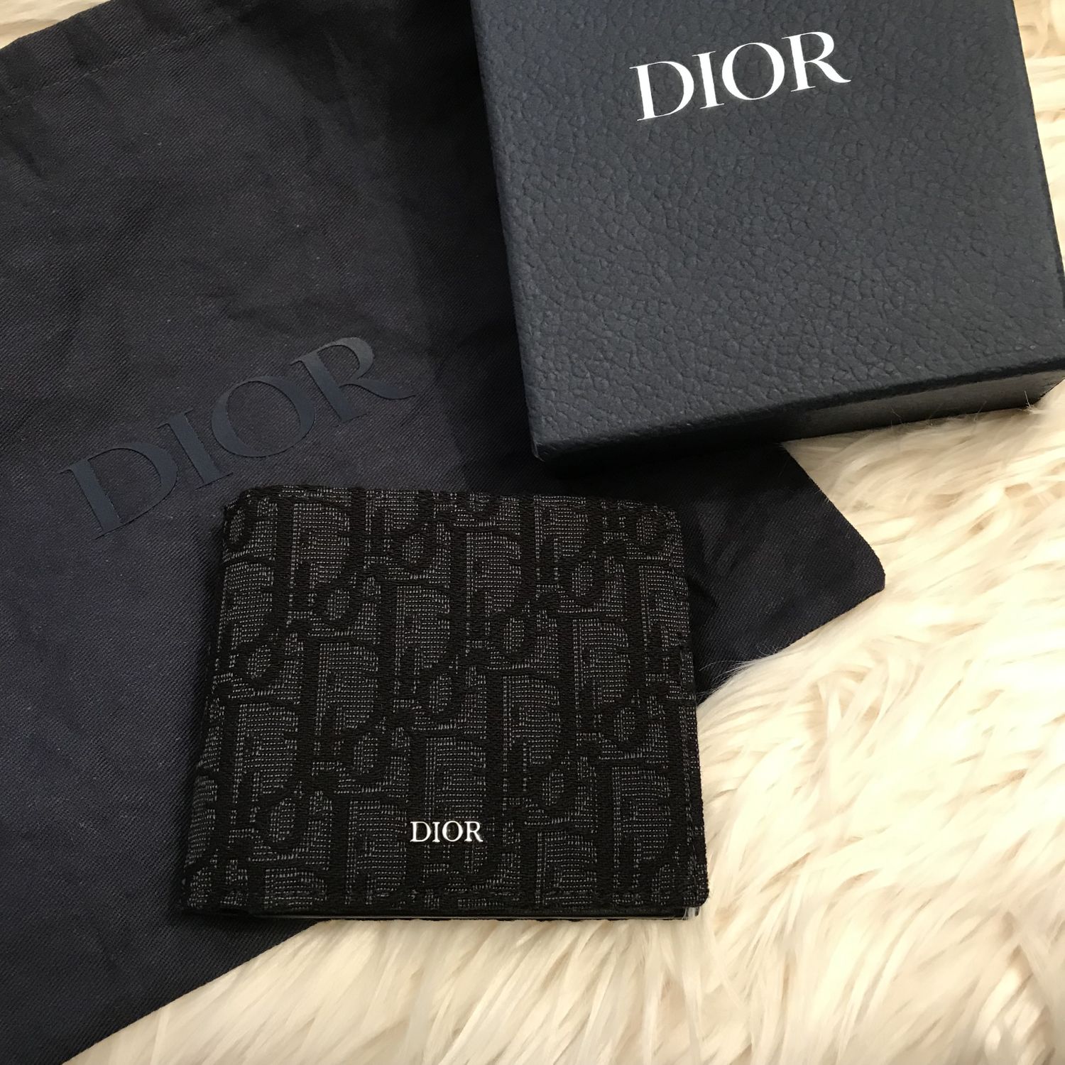 入手困難！【Dior】Oblique コインケース付き２つ折りスリム財布 (Dior/折りたたみ財布) 77465329【BUYMA】