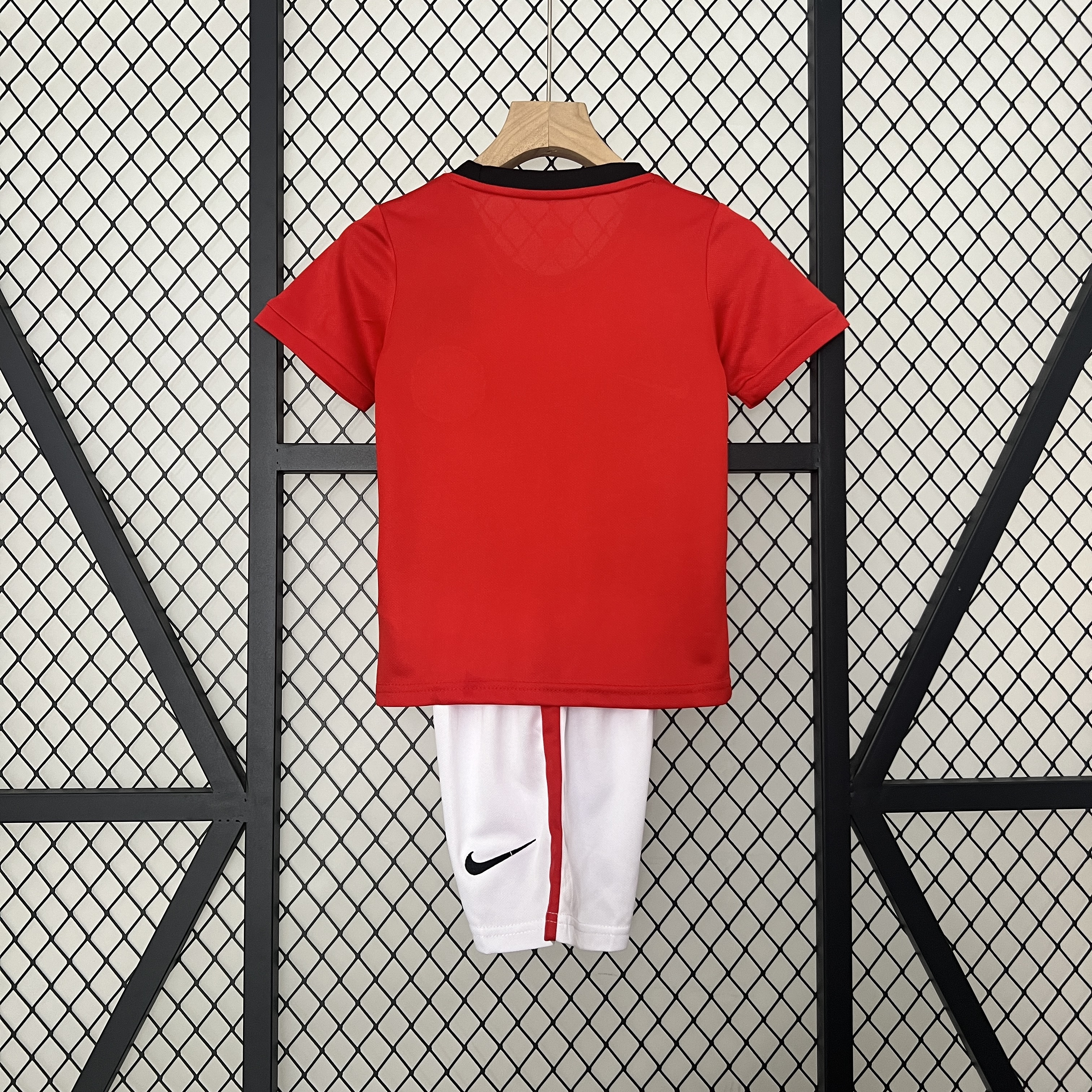 Manchester United Retro 2009-10 Home Stadium Kids Kit111